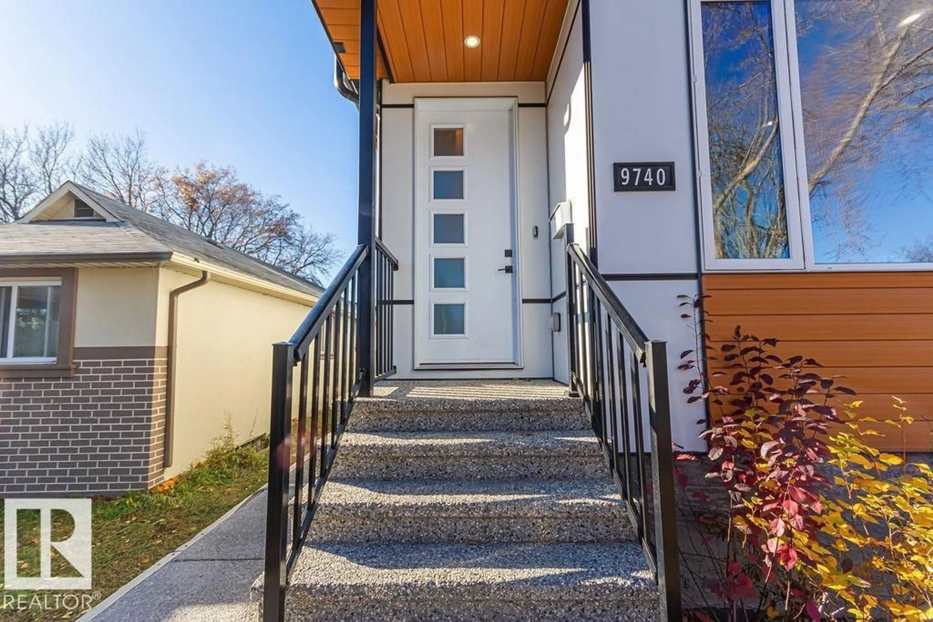 Indoor entryway for NW - 9740 152 ST, Edmonton Alberta T5P1X1