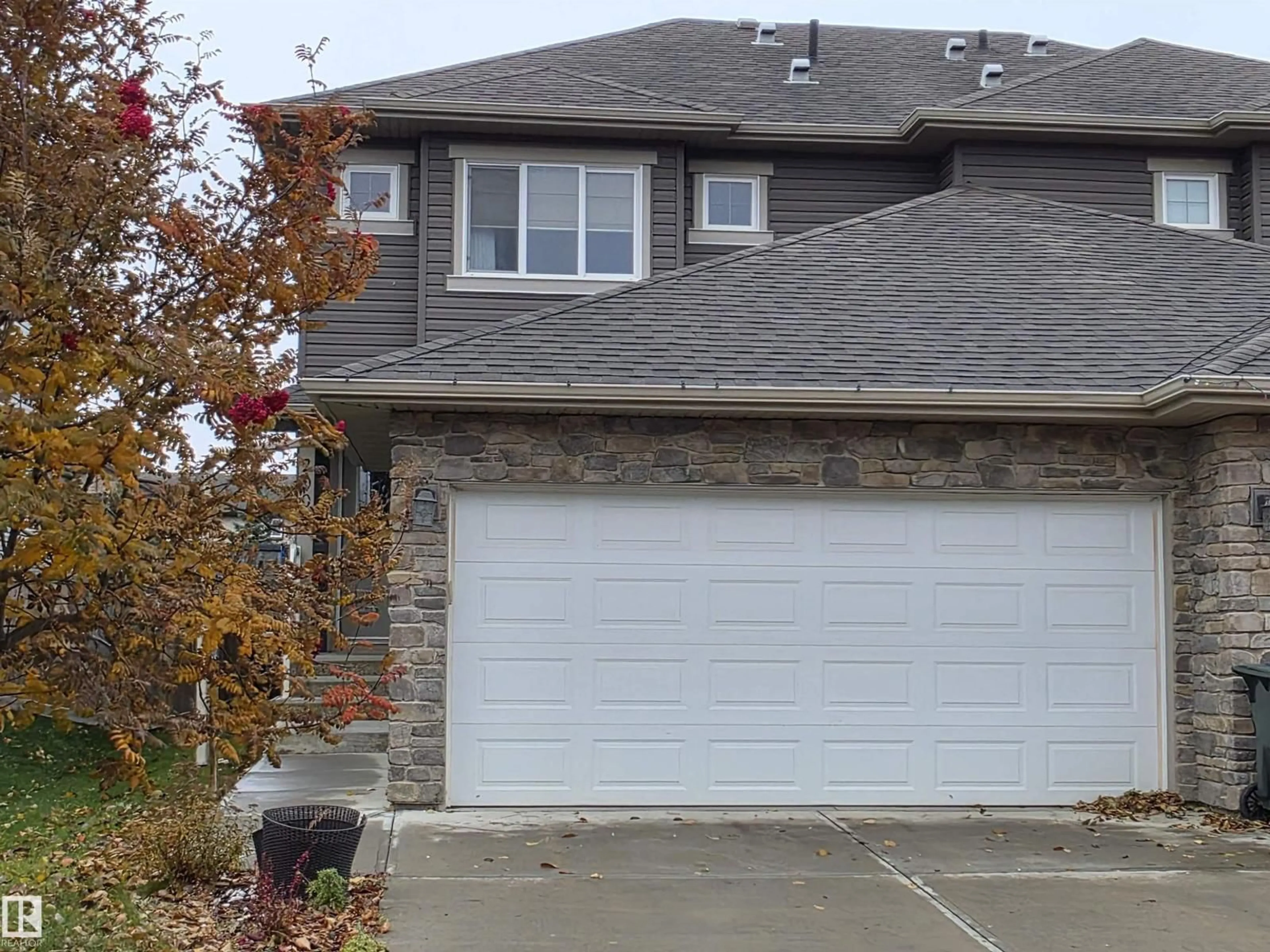 Home with vinyl exterior material, street for 2008 WESTERRA LO, Stony Plain Alberta T5S0A1
