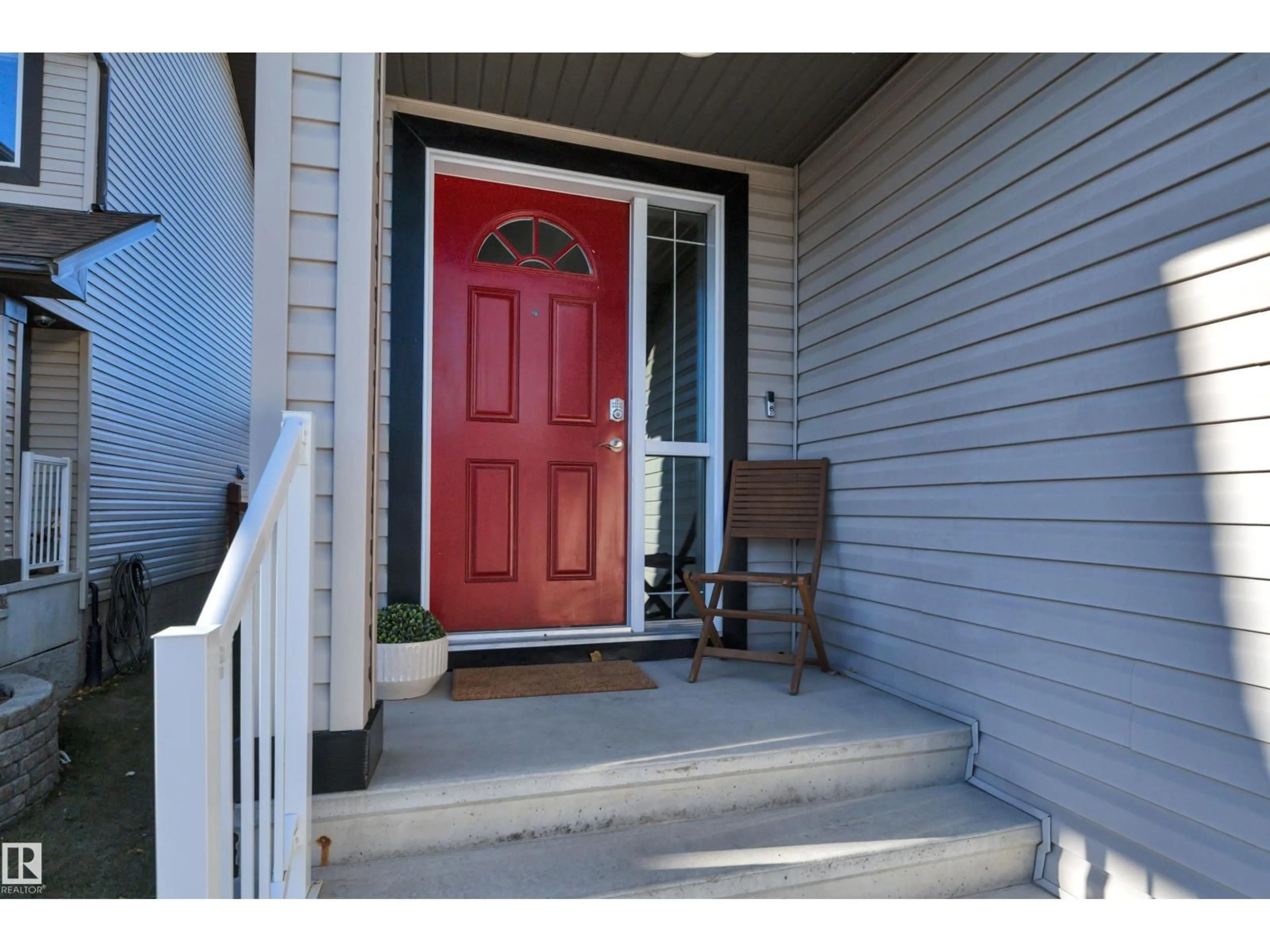Indoor entryway for 12 SOUTHFORK PL, Leduc Alberta T9E0E9