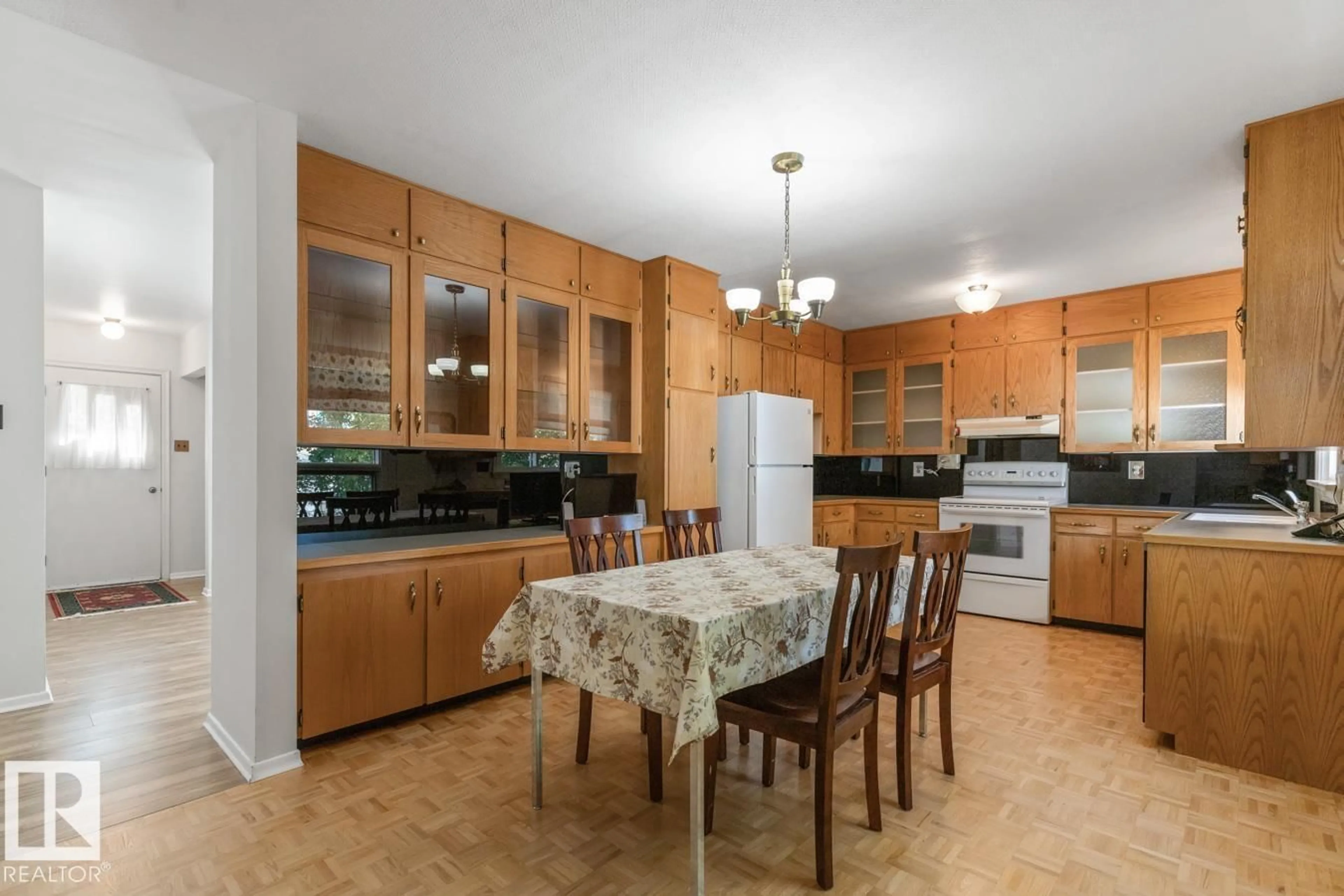 Standard kitchen, unknown for 11028 131 ST NW, Edmonton Alberta T5N1B8