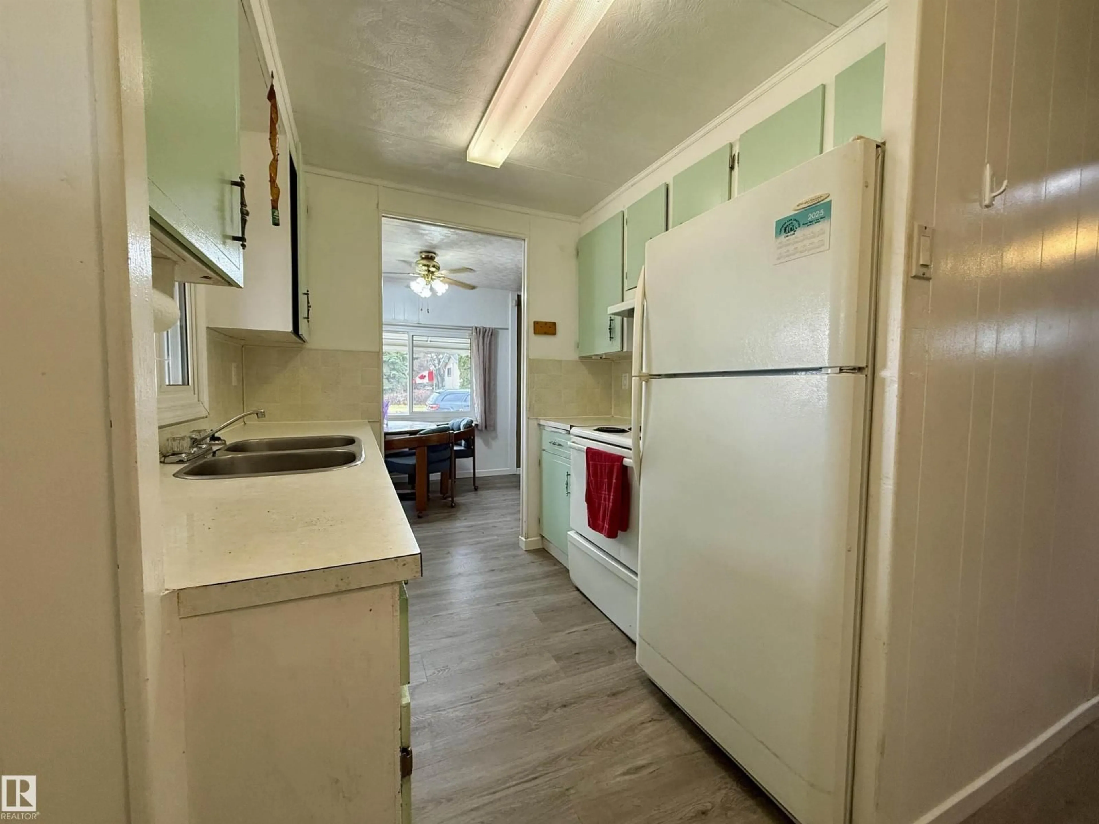 Standard kitchen, unknown for 5010 52 AV, Andrew Alberta T0B0C0