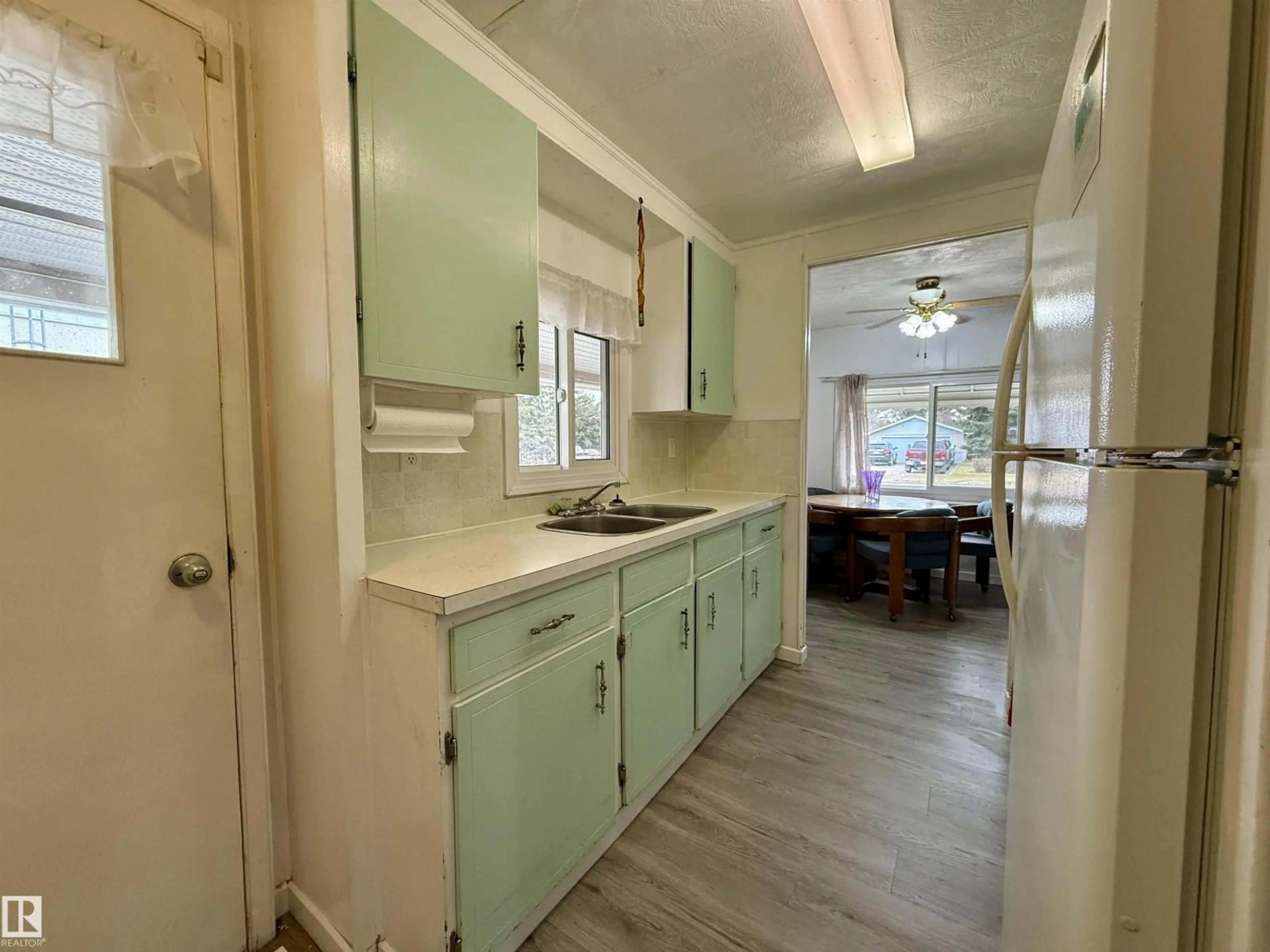 Standard kitchen, unknown for 5010 52 AV, Andrew Alberta T0B0C0