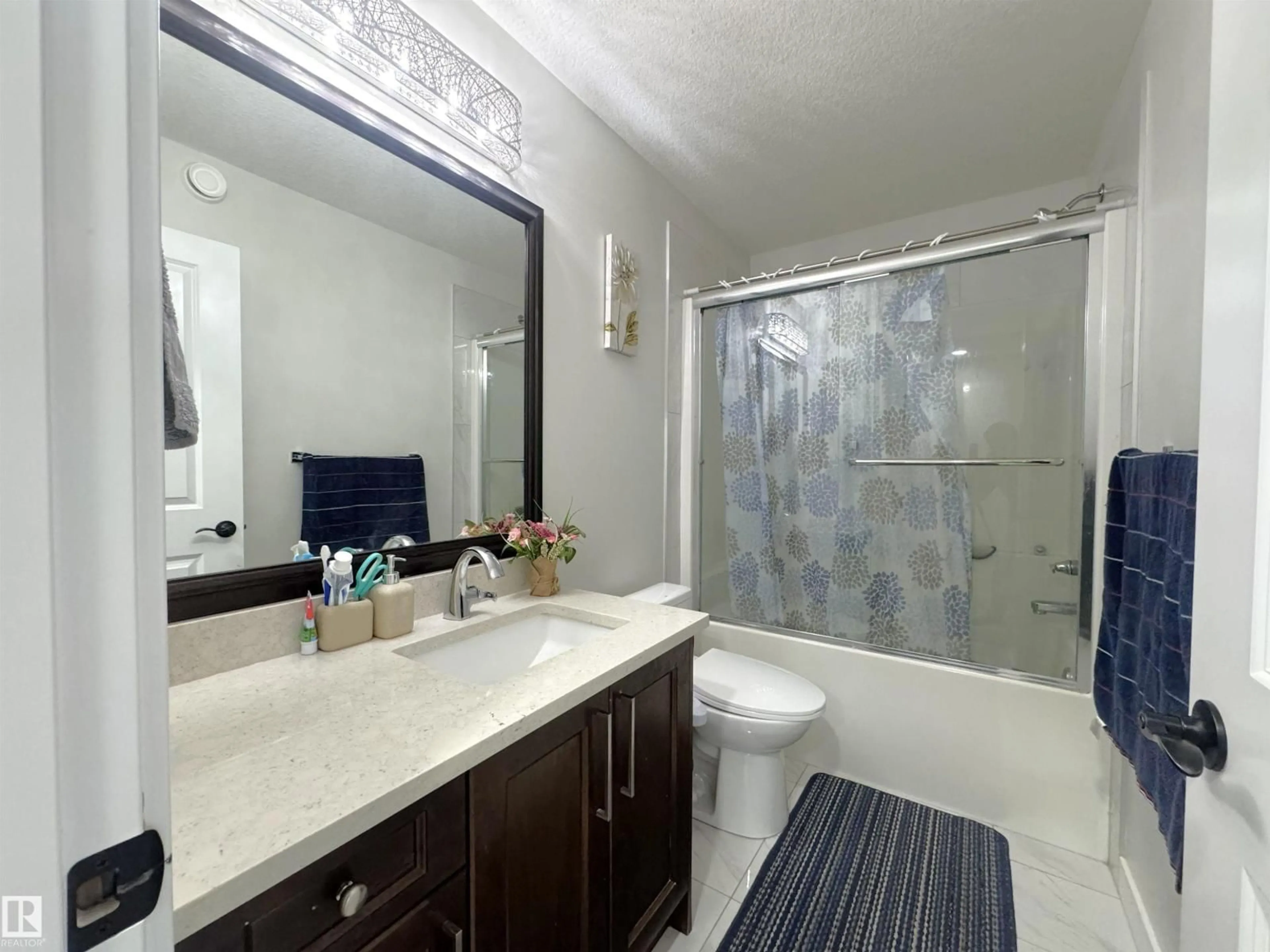 Standard bathroom, ceramic/tile floor for 2 - 2803 14 AV, Edmonton Alberta T6T2K4