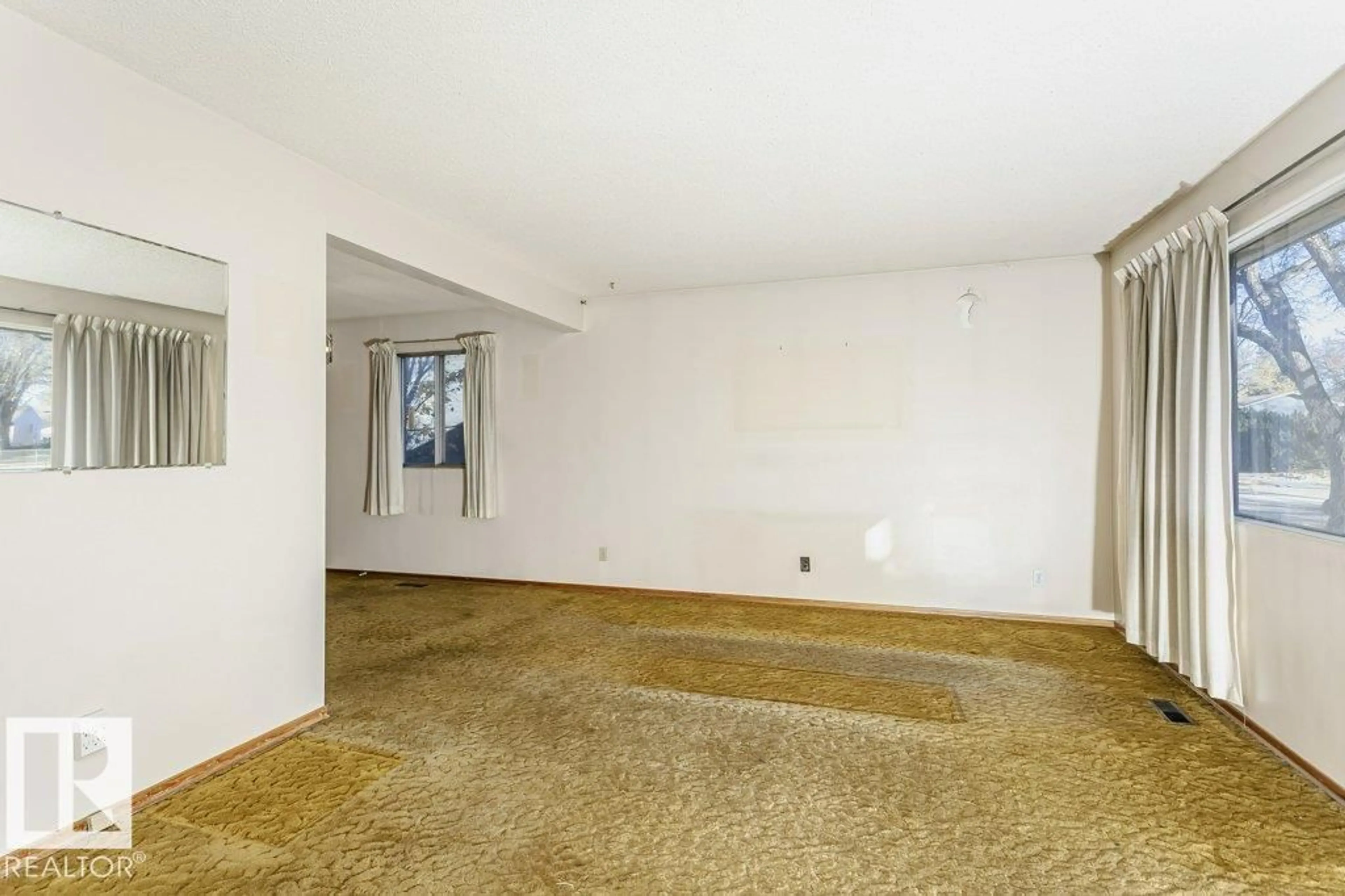 A pic of a room for 11564 139 ST, Edmonton Alberta T5M1R7