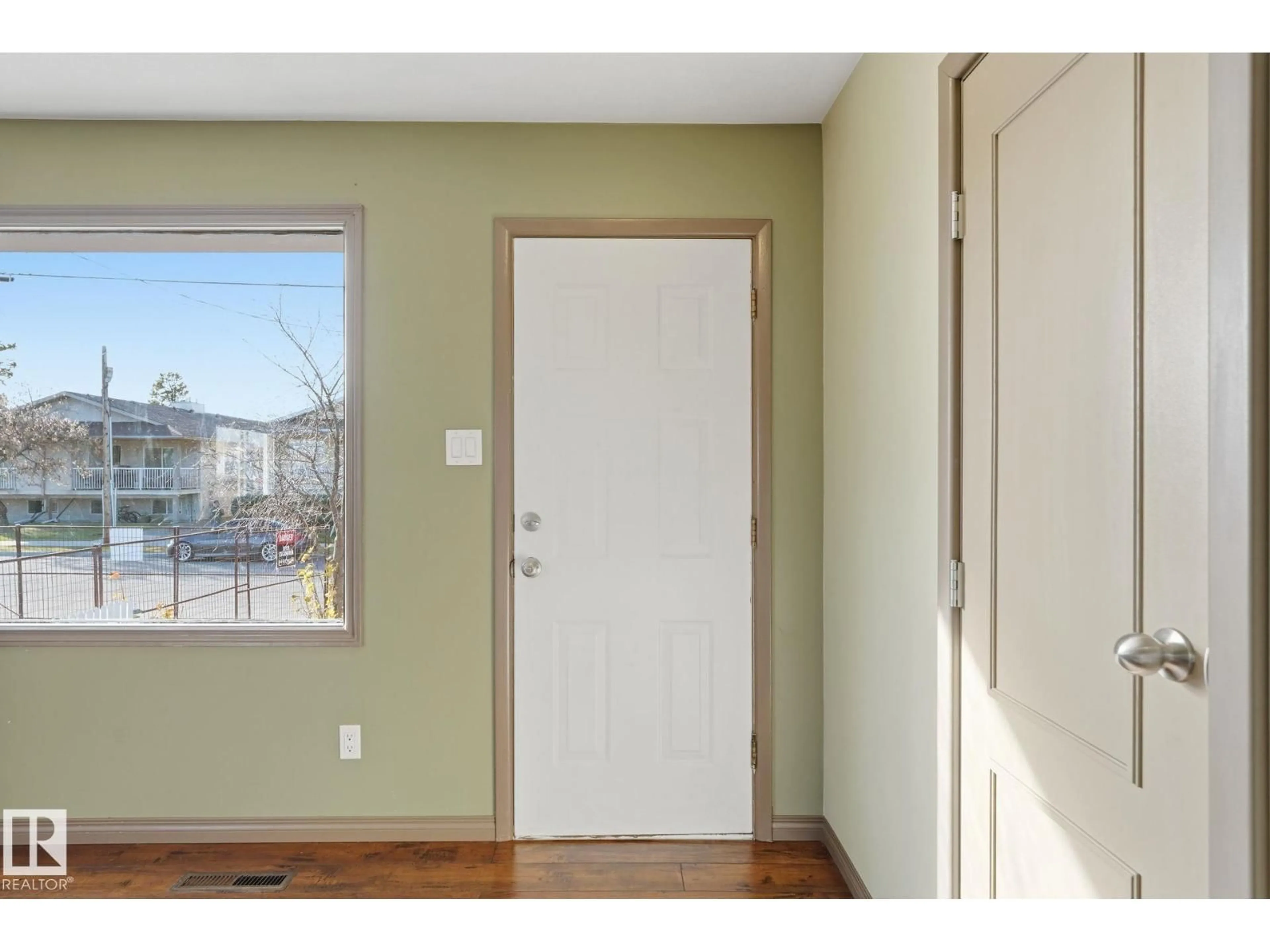 Indoor entryway for 4403 48A ST, Leduc Alberta T9E5Y8