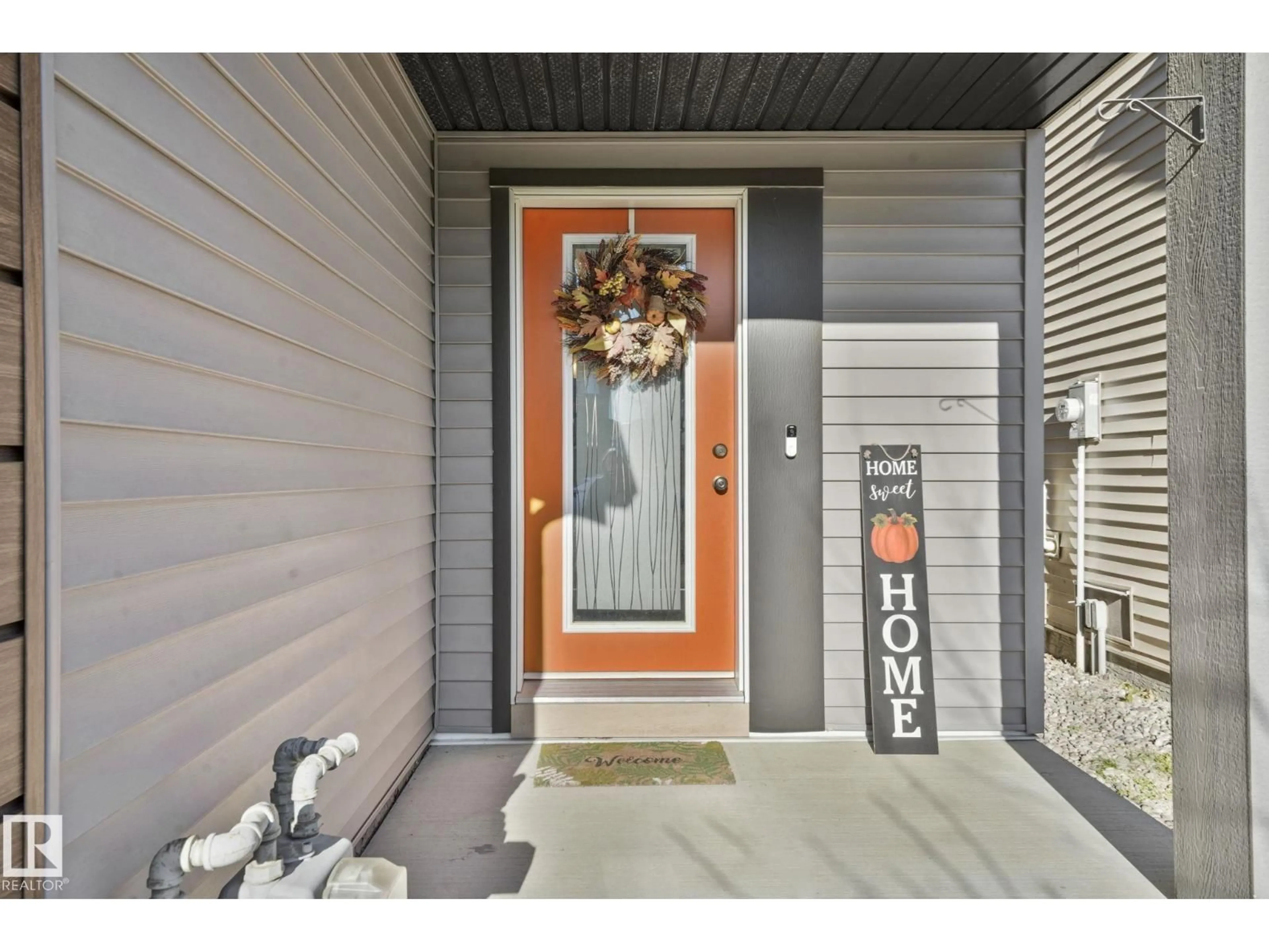 Indoor entryway for 2082 PRICE LD, Edmonton Alberta T6W3W1