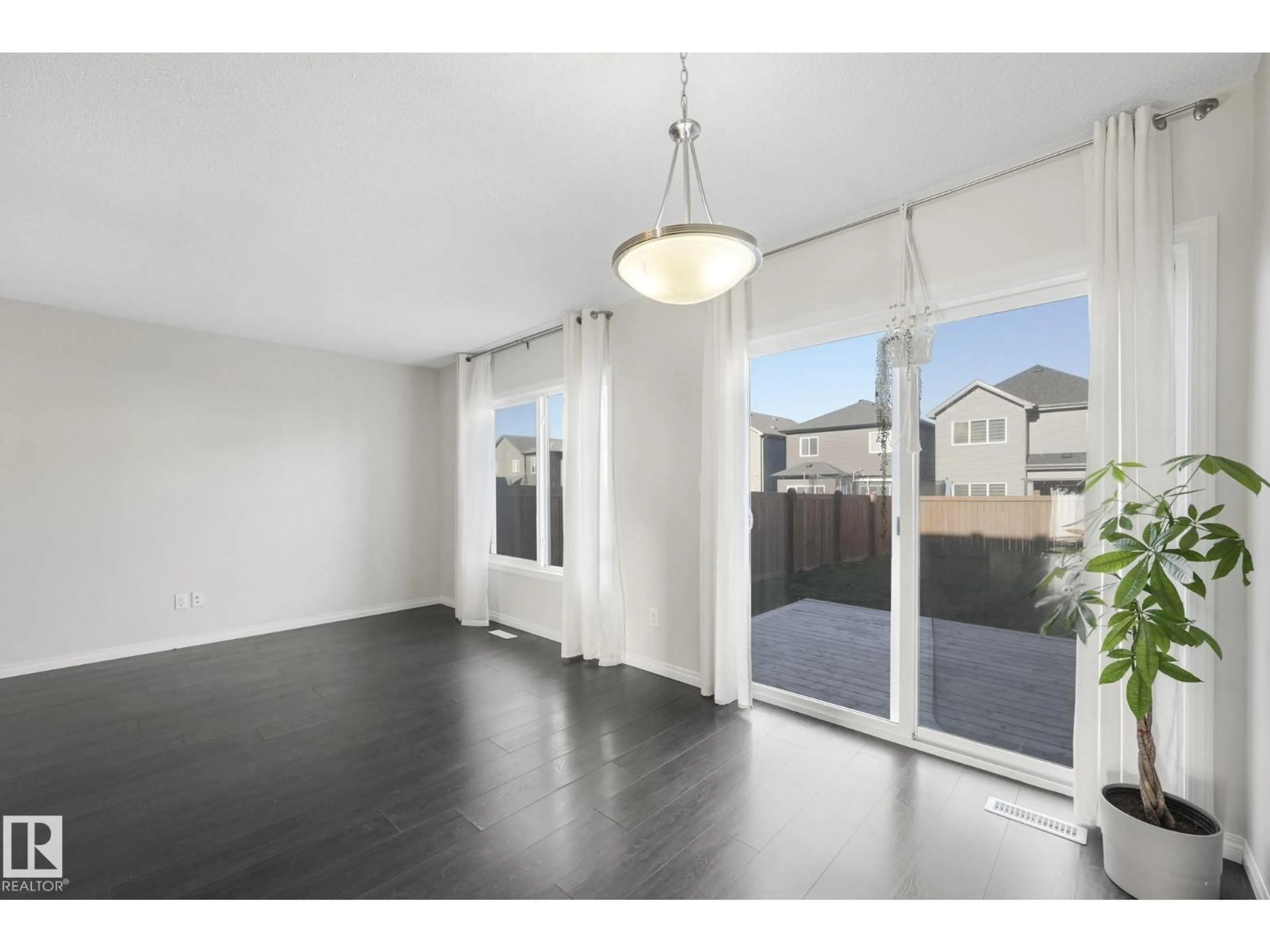 A pic of a room for 2082 PRICE LD, Edmonton Alberta T6W3W1