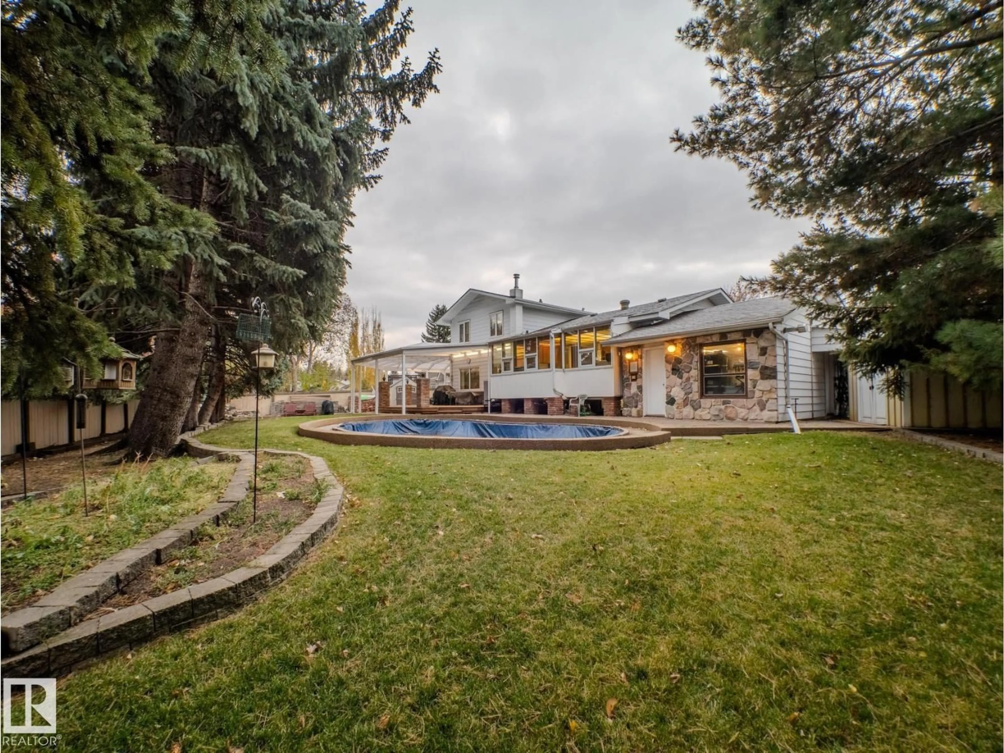 Patio, unknown for 216 GAINSBORO CT, Sherwood Park Alberta T8A2J3