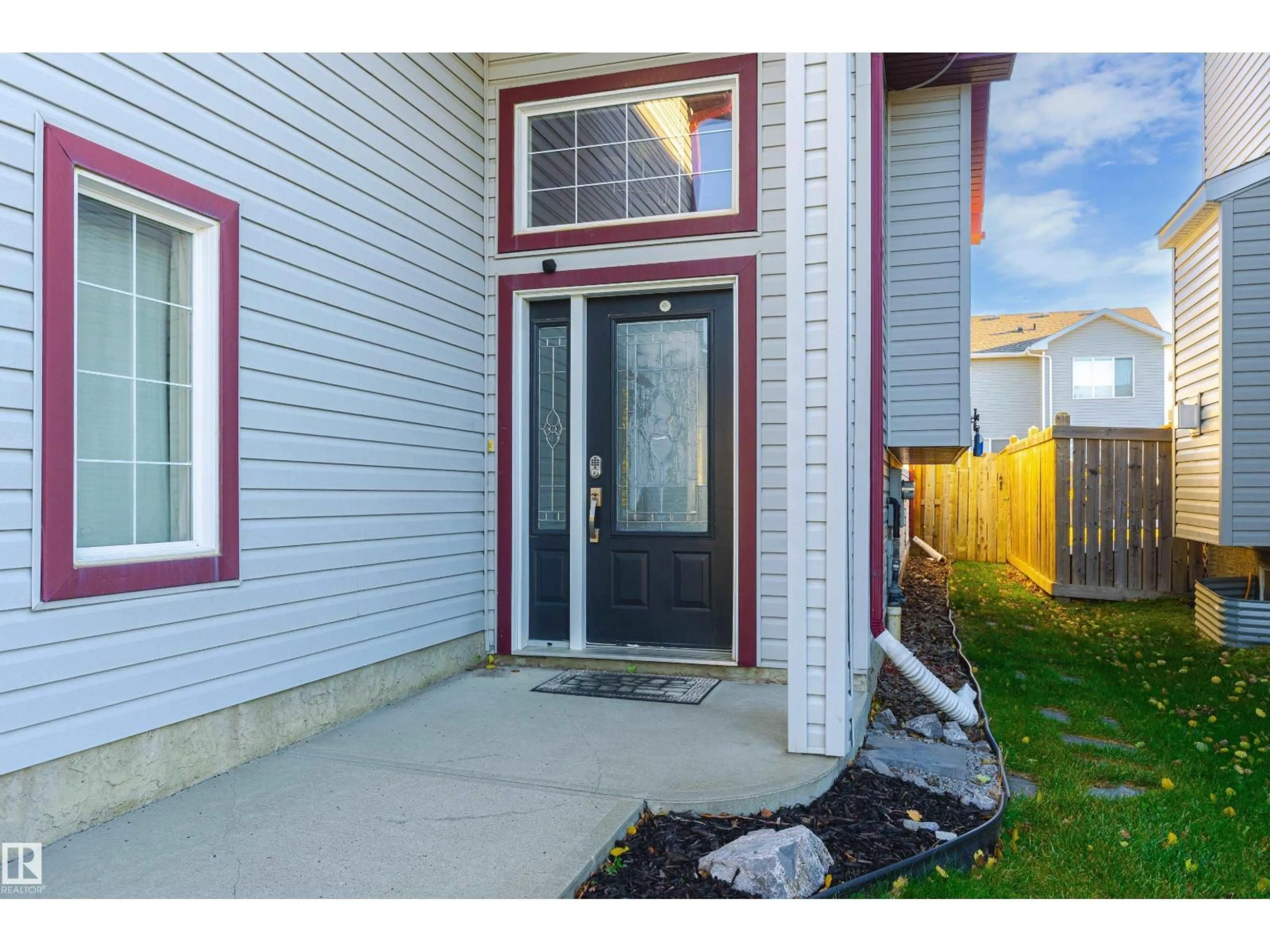 Indoor entryway for 8915 98 AV, Morinville Alberta T8R1T8