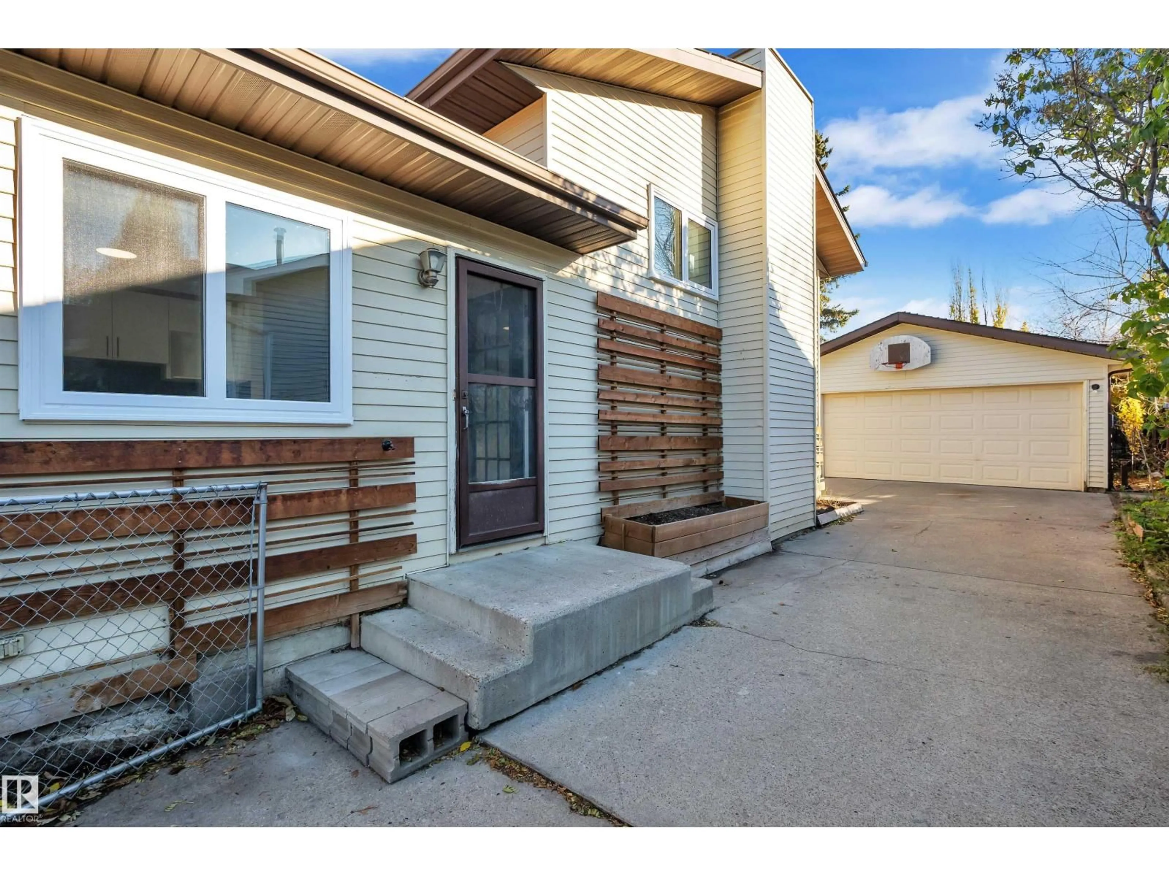 Unknown for 1111 49A ST, Edmonton Alberta T6L4C5