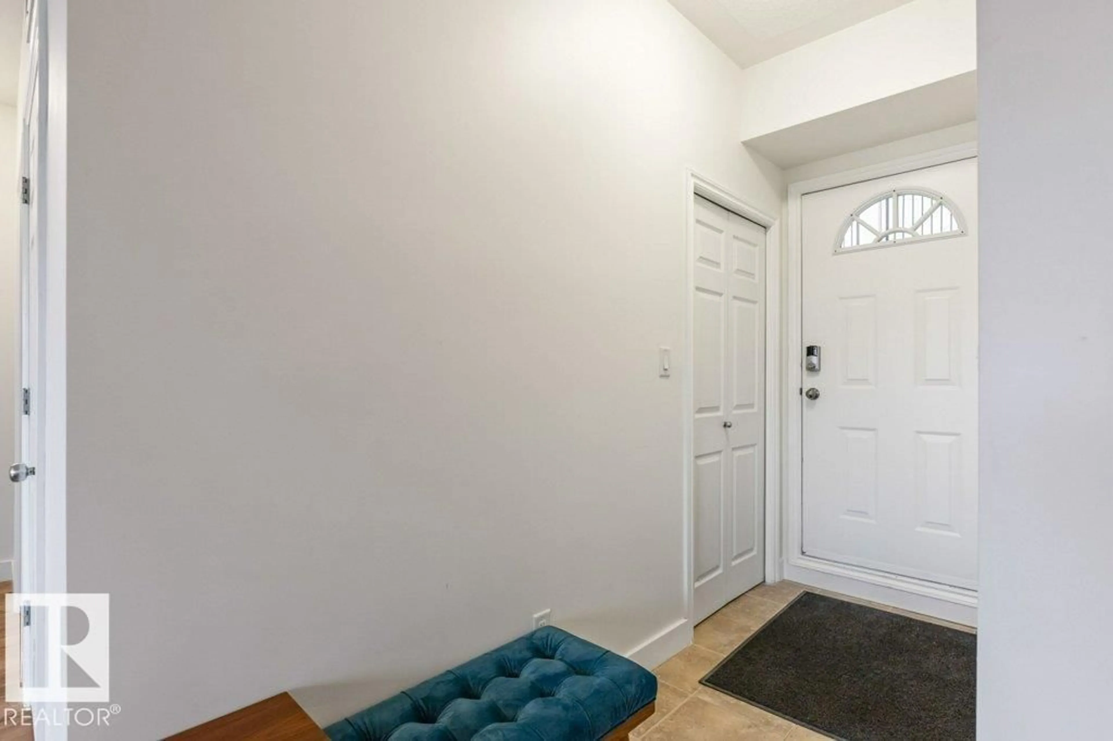 Indoor entryway for #405 - 10606 102 AV, Edmonton Alberta T5J5E9