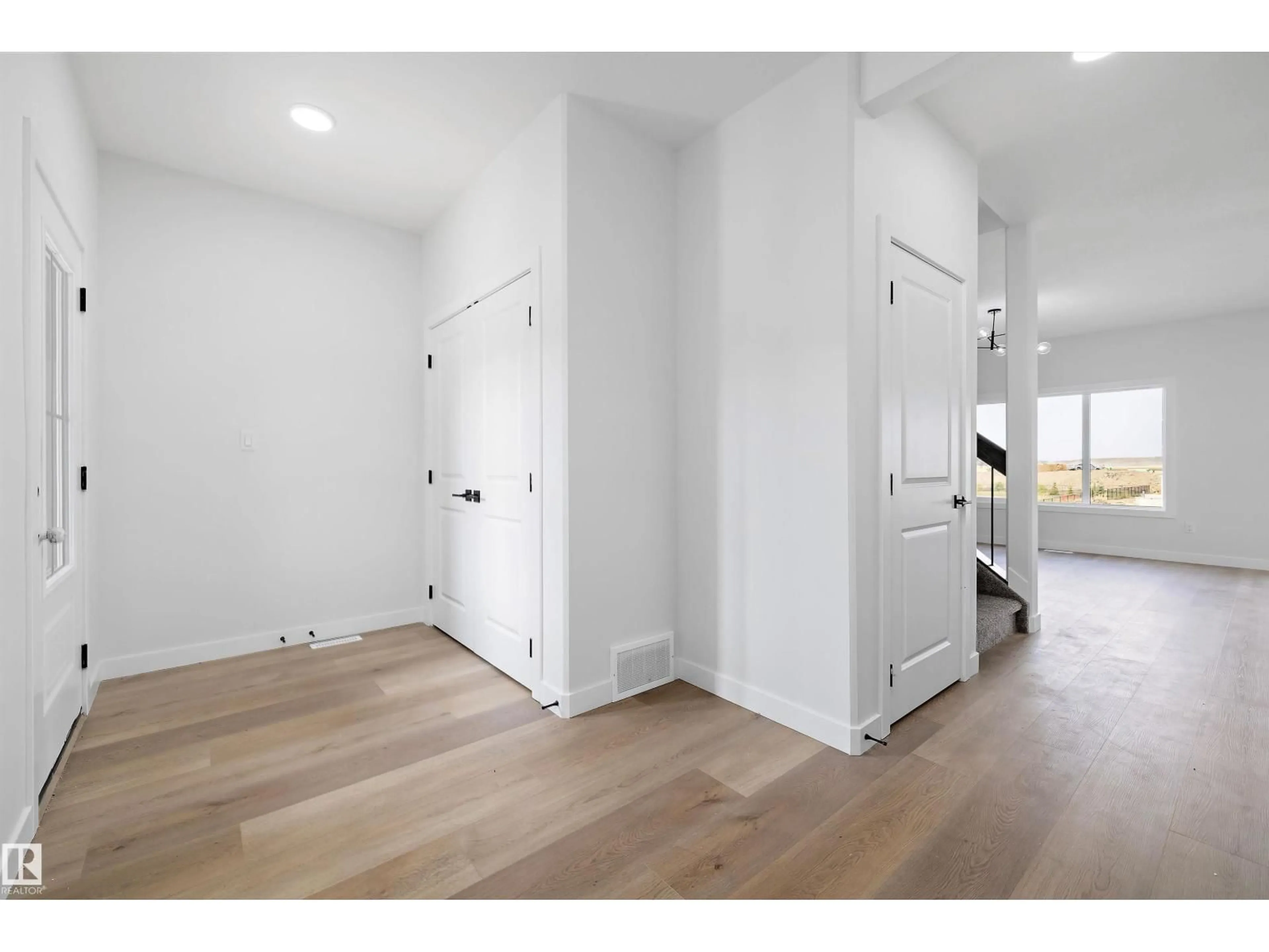 Indoor entryway for 38 CANNES CV, St. Albert Alberta T8T2C6