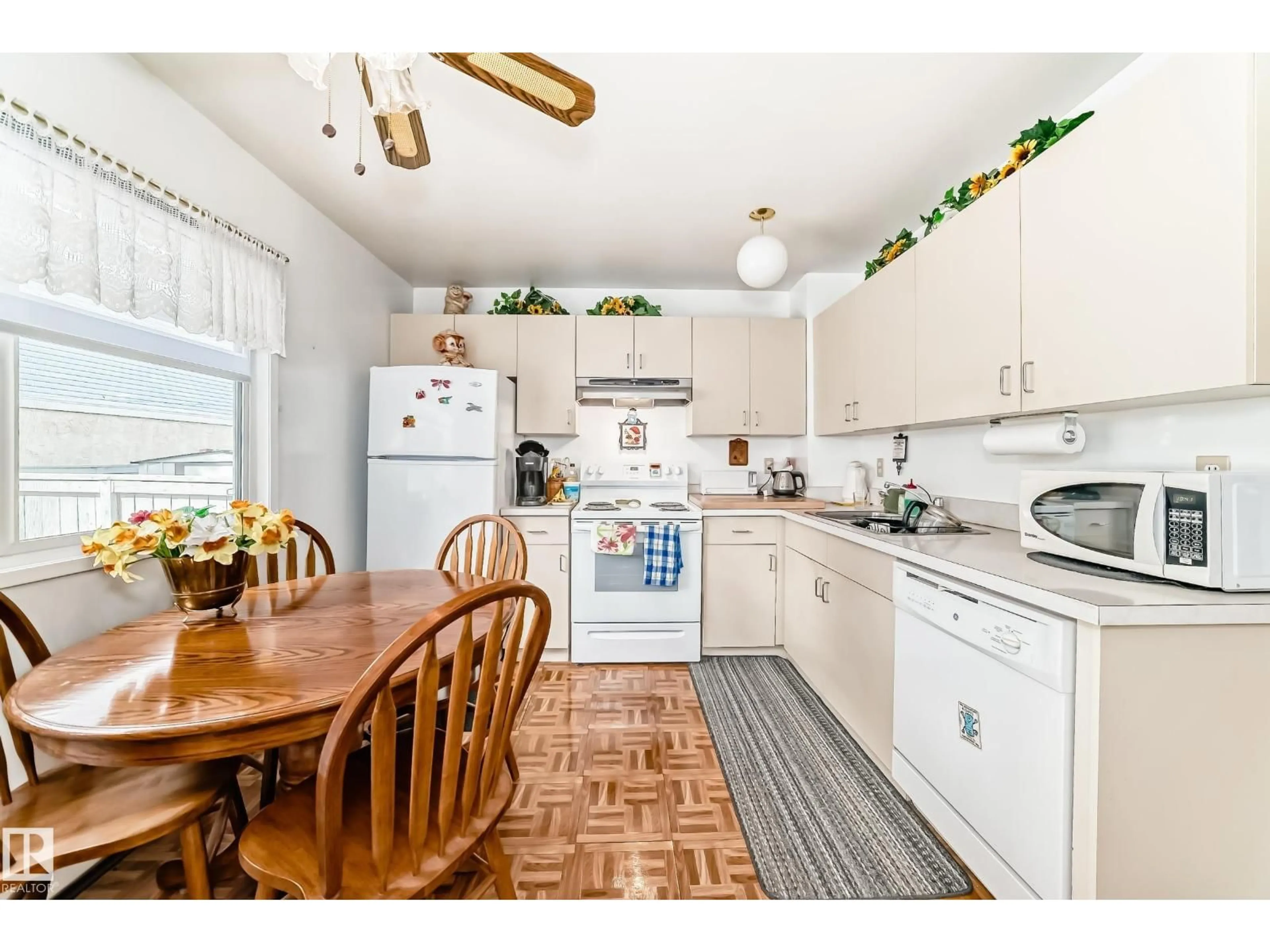 Standard kitchen, unknown for 53 2030 BRENTWOOD BV, Sherwood Park Alberta T8A4P6