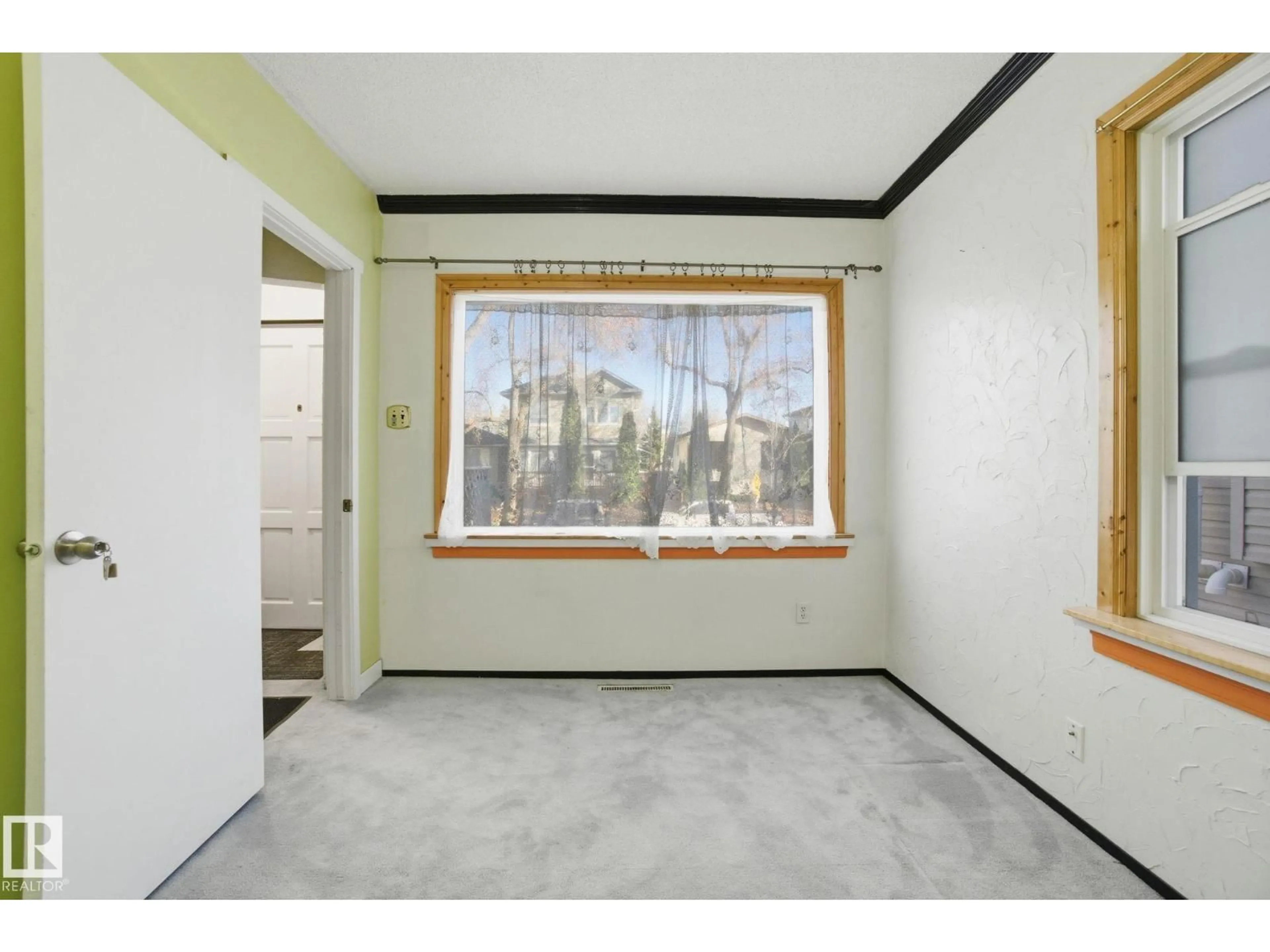 A pic of a room for NW - 11514 92 ST, Edmonton Alberta T5G0Z7