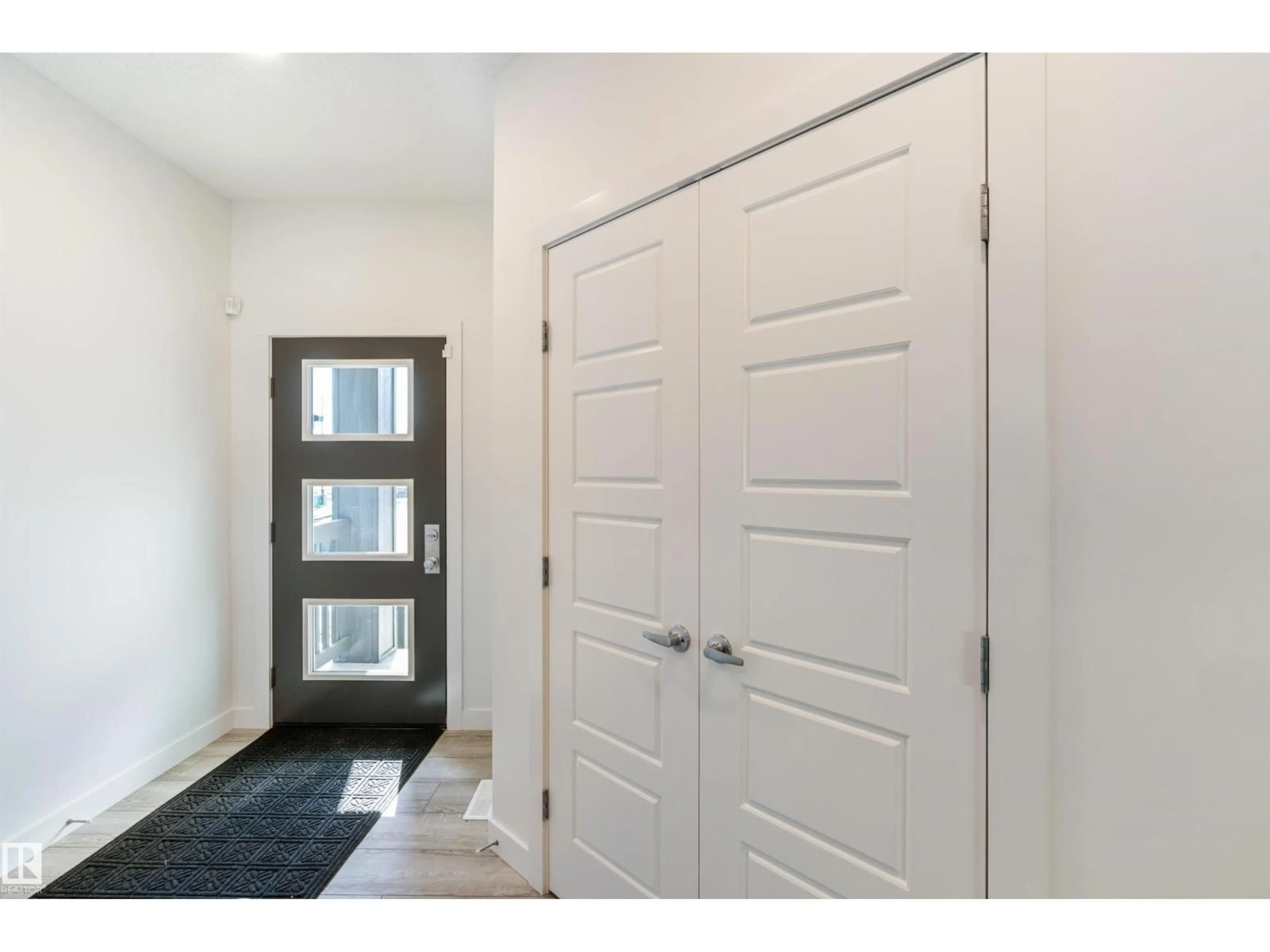 Indoor entryway for 362 BLUFF COVE, Leduc Alberta T9E1S2