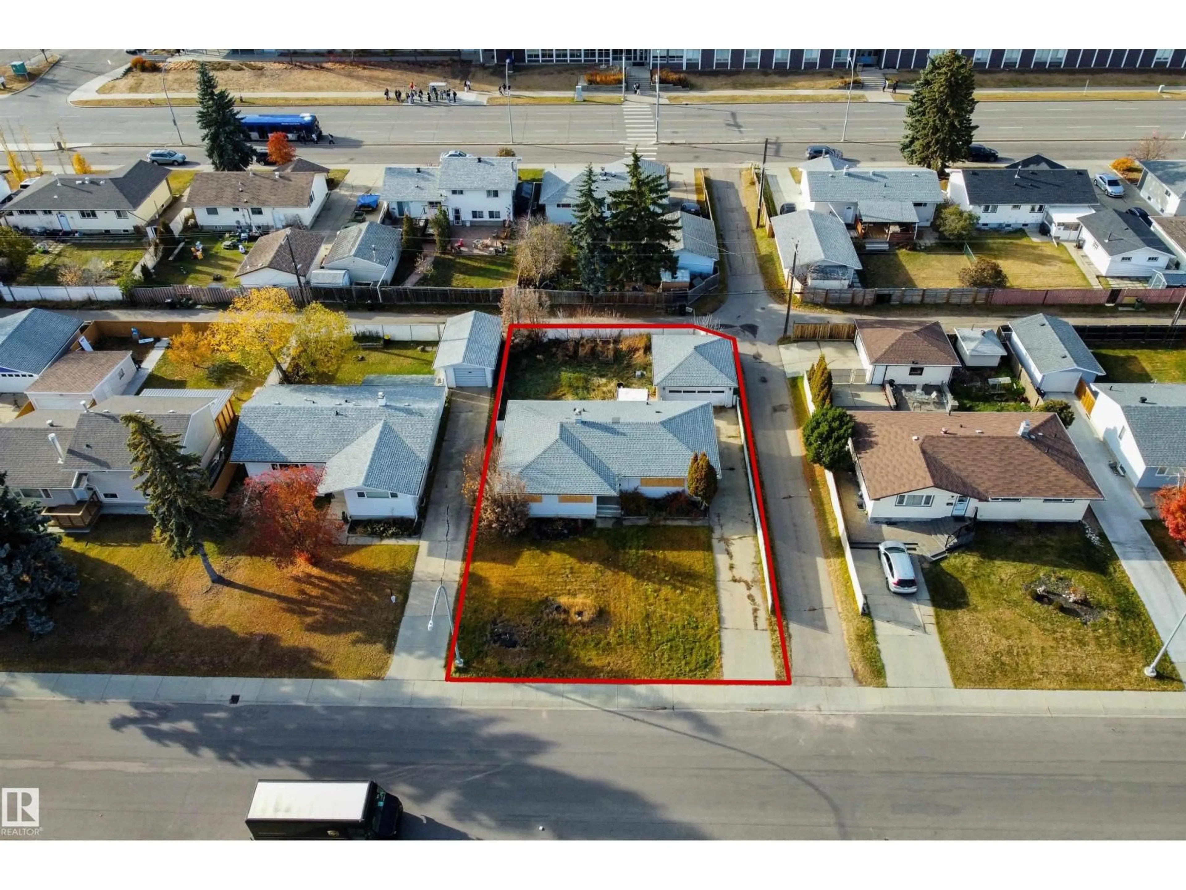 A pic from outside/outdoor area/front of a property/back of a property/a pic from drone, street for 9322 162 ST, Edmonton Alberta T5R2M9
