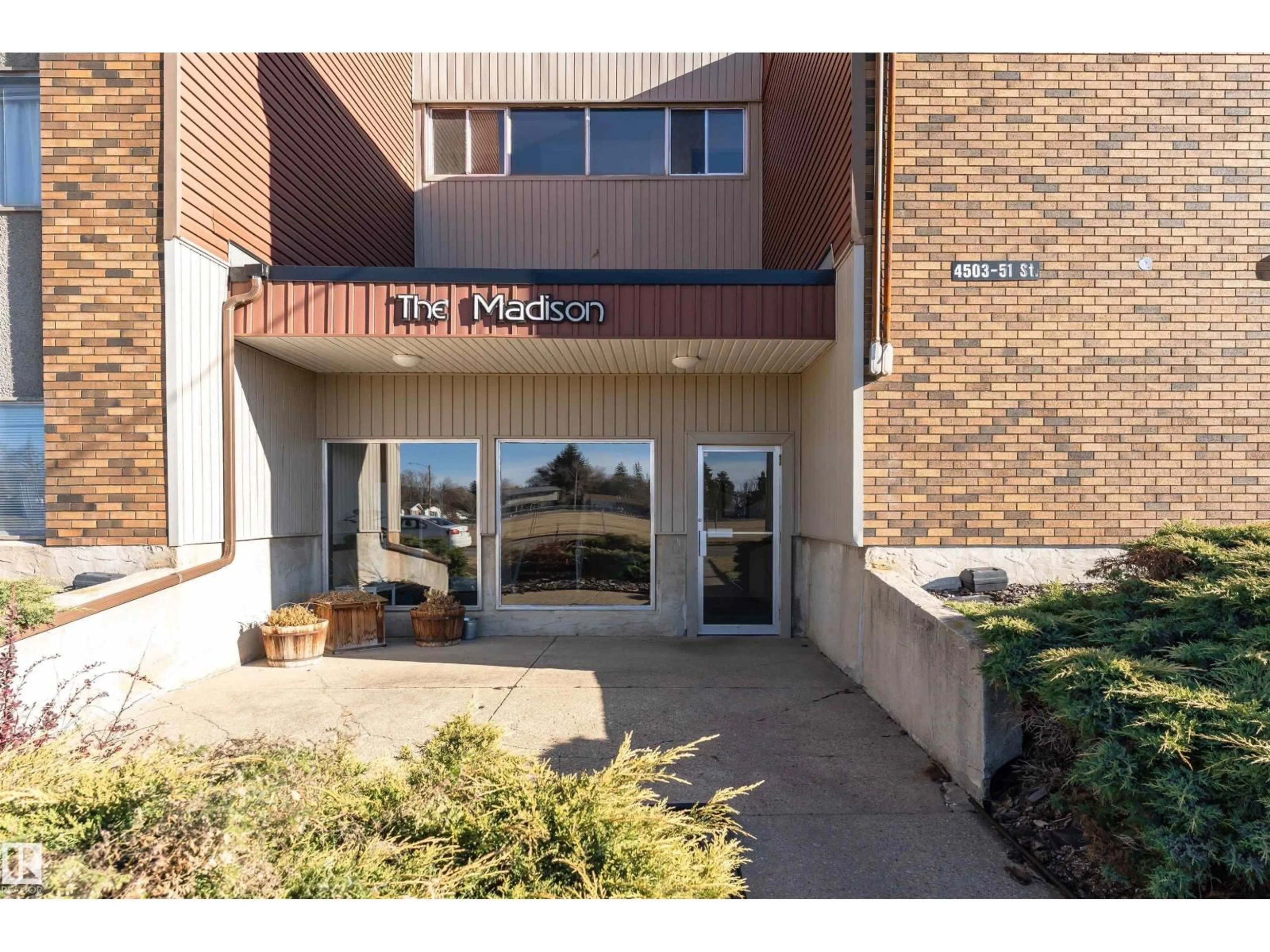 Indoor foyer for #104 - 4503 51 ST, Leduc Alberta T9E5C1