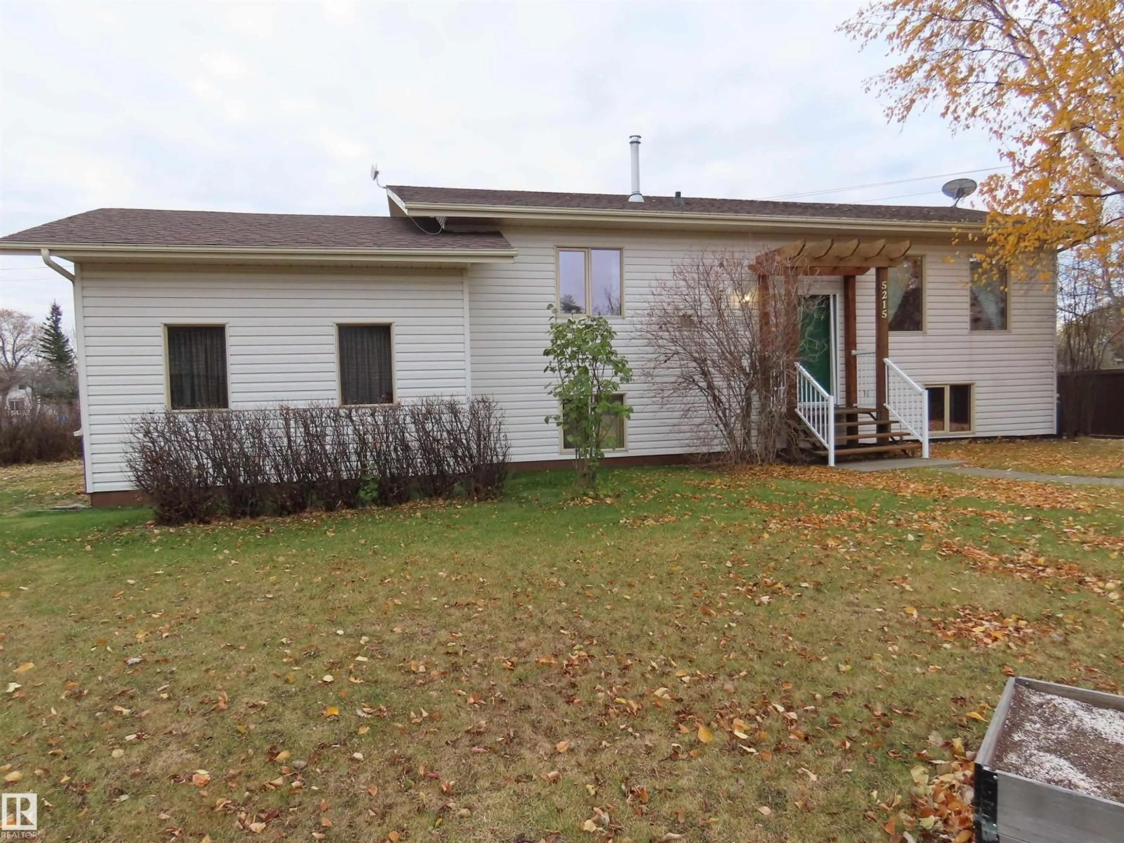 Home with vinyl exterior material, street for 5215 49 AV, Onoway Alberta T0E1V0