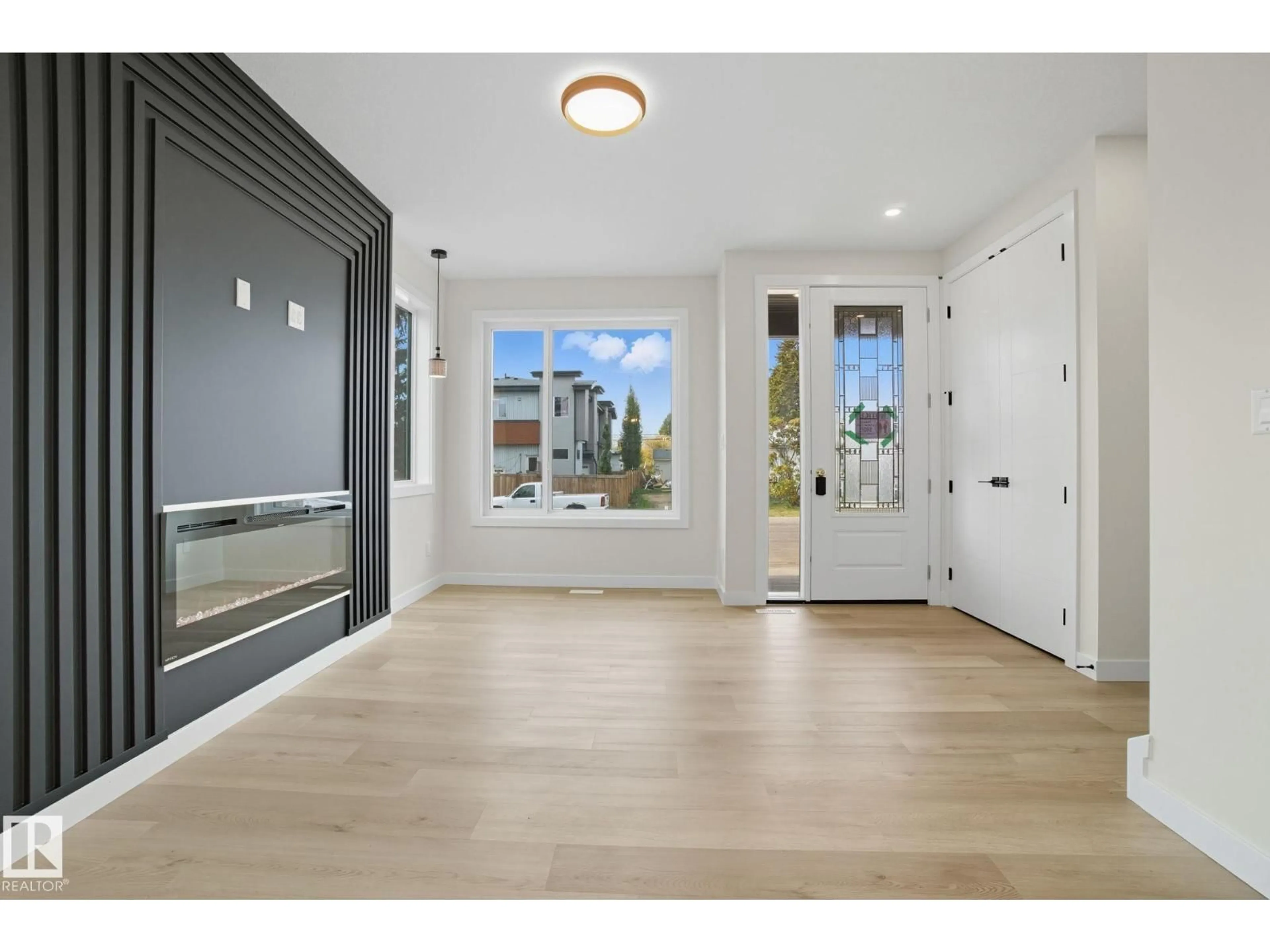 Indoor entryway for 9007 153 ST, Edmonton Alberta T5R1P4