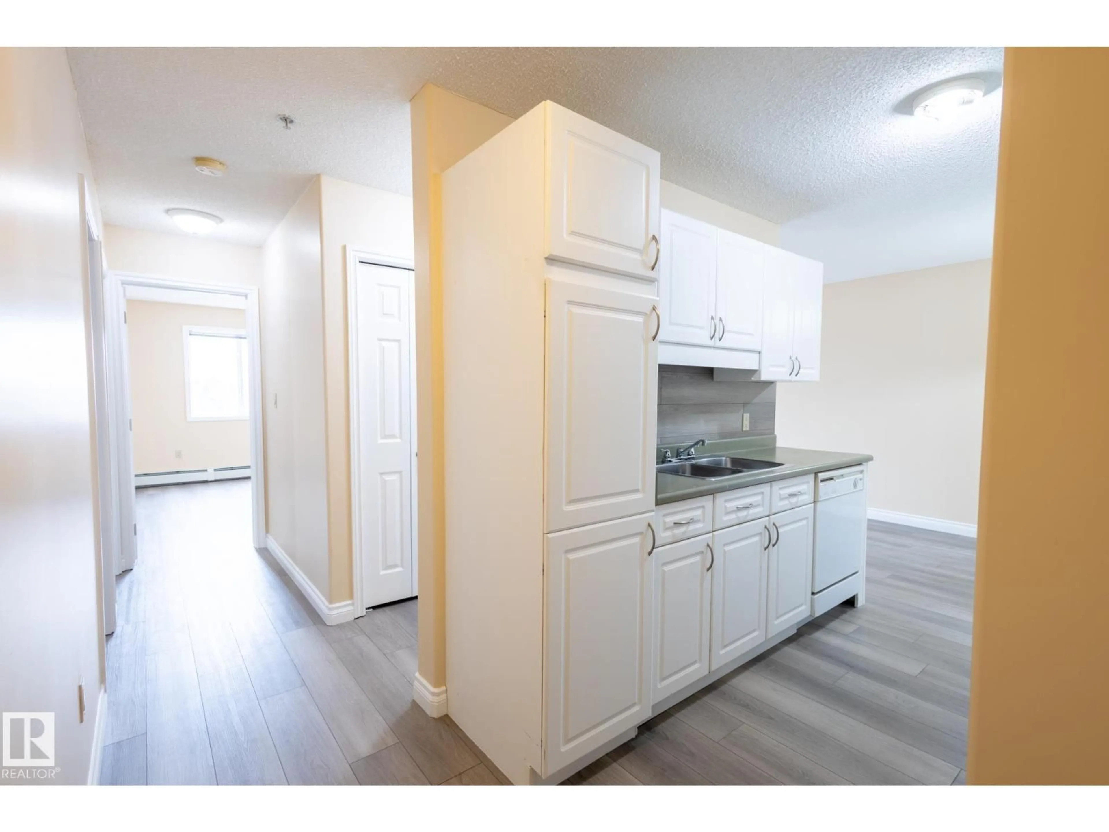 Standard kitchen, unknown for #404 - 11446 40 AV, Edmonton Alberta T6J0R5