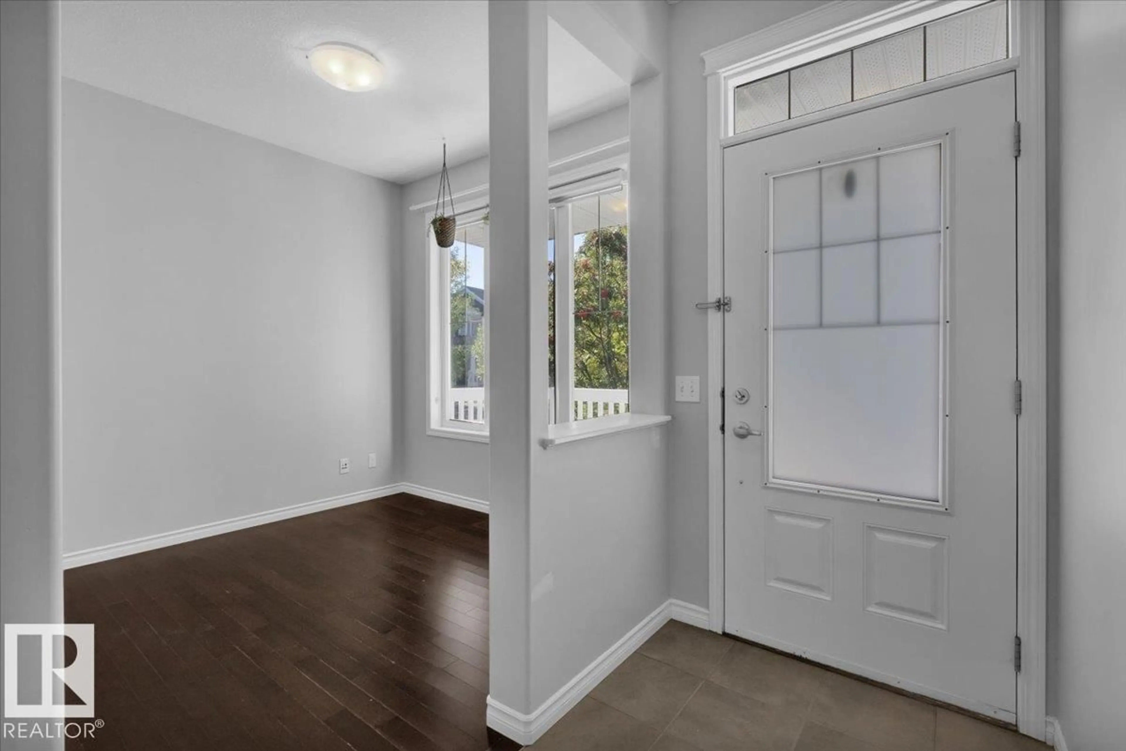 Indoor entryway for SW - 2223 76 ST, Edmonton Alberta T6X0Z3