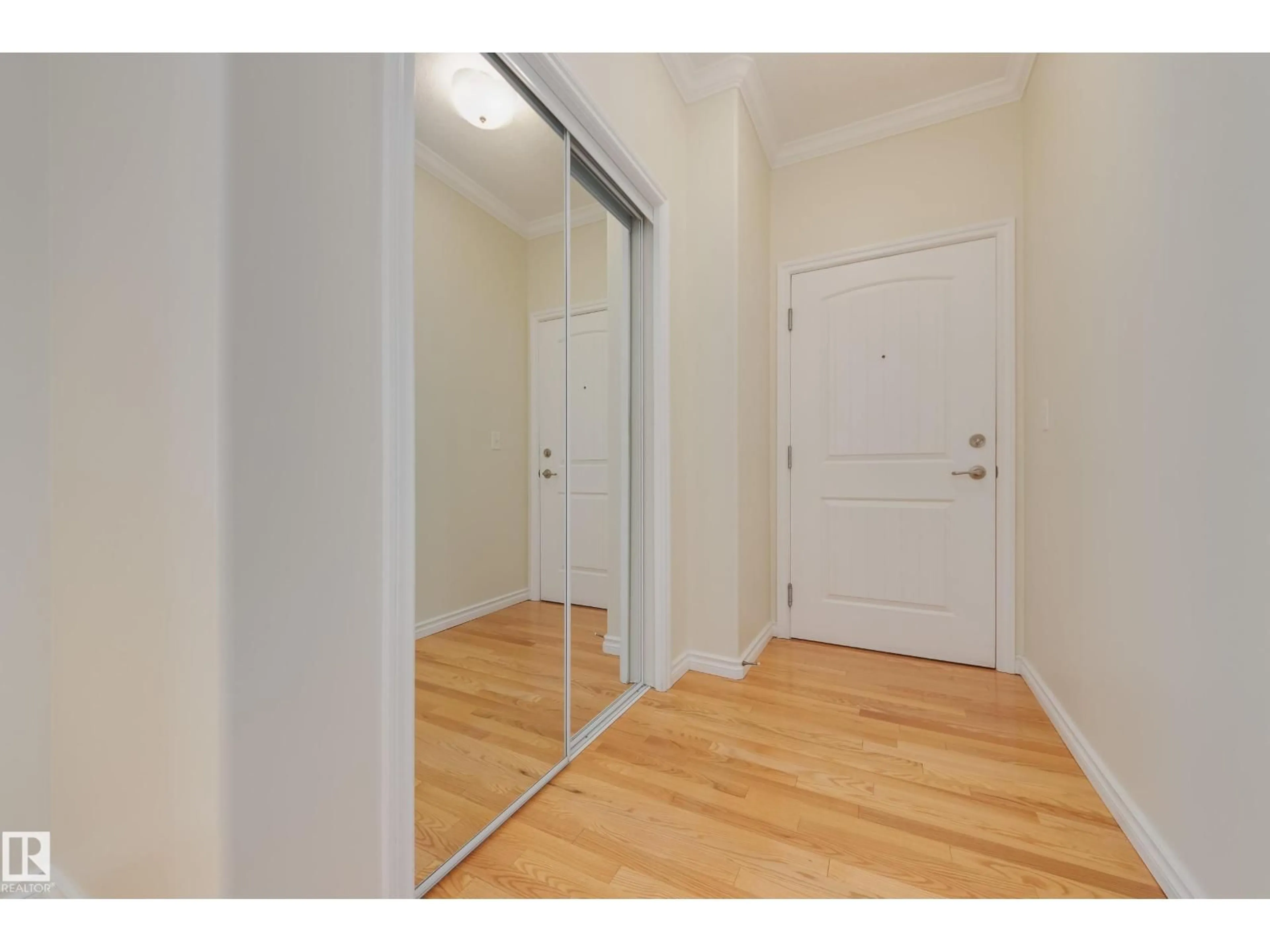 Indoor entryway for #208 - 8528 82 AV NW, Edmonton Alberta T6C0Y8