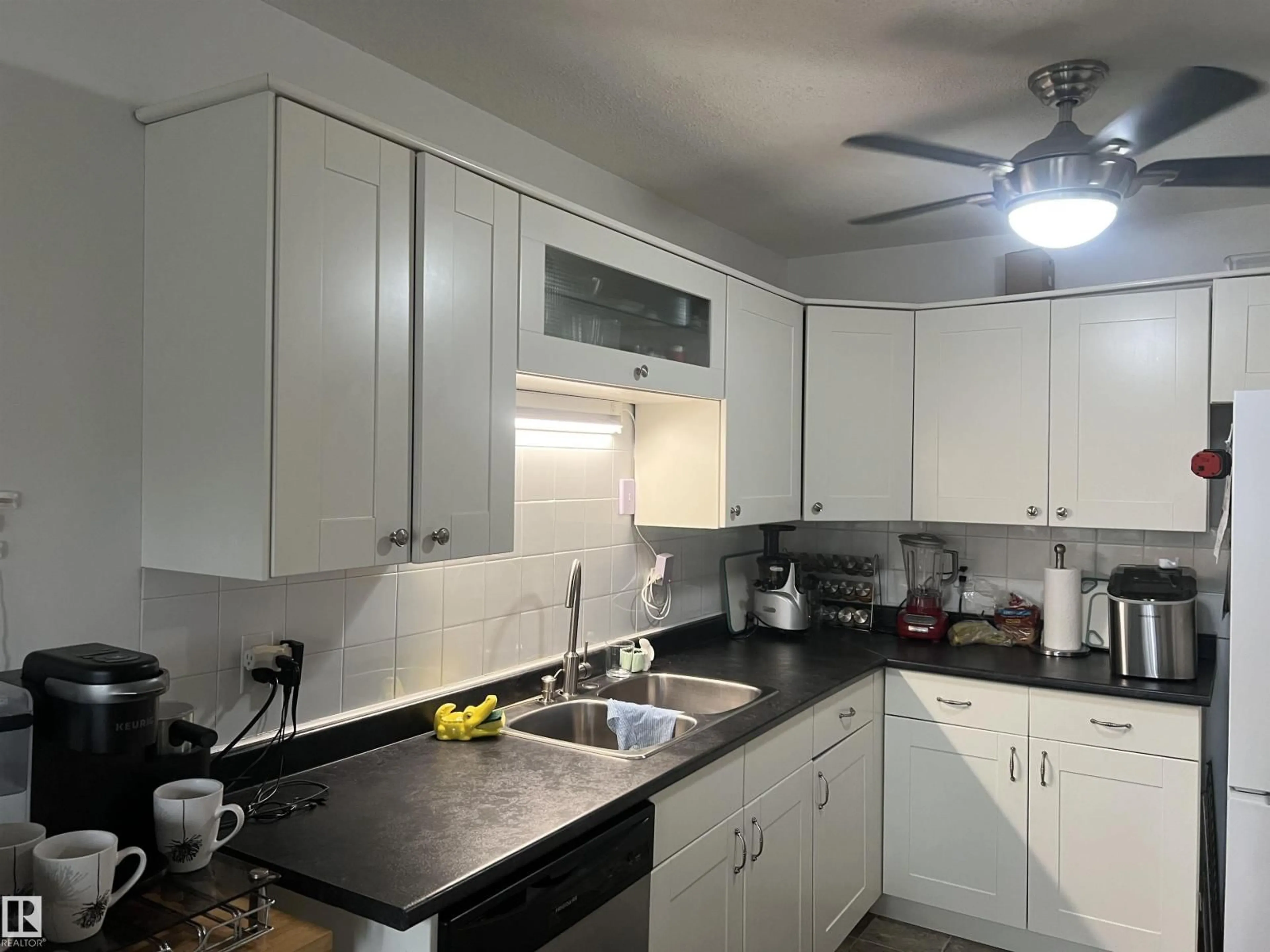 Standard kitchen, unknown for 172 CALLINGWOOD PL, Edmonton Alberta T5T2C6