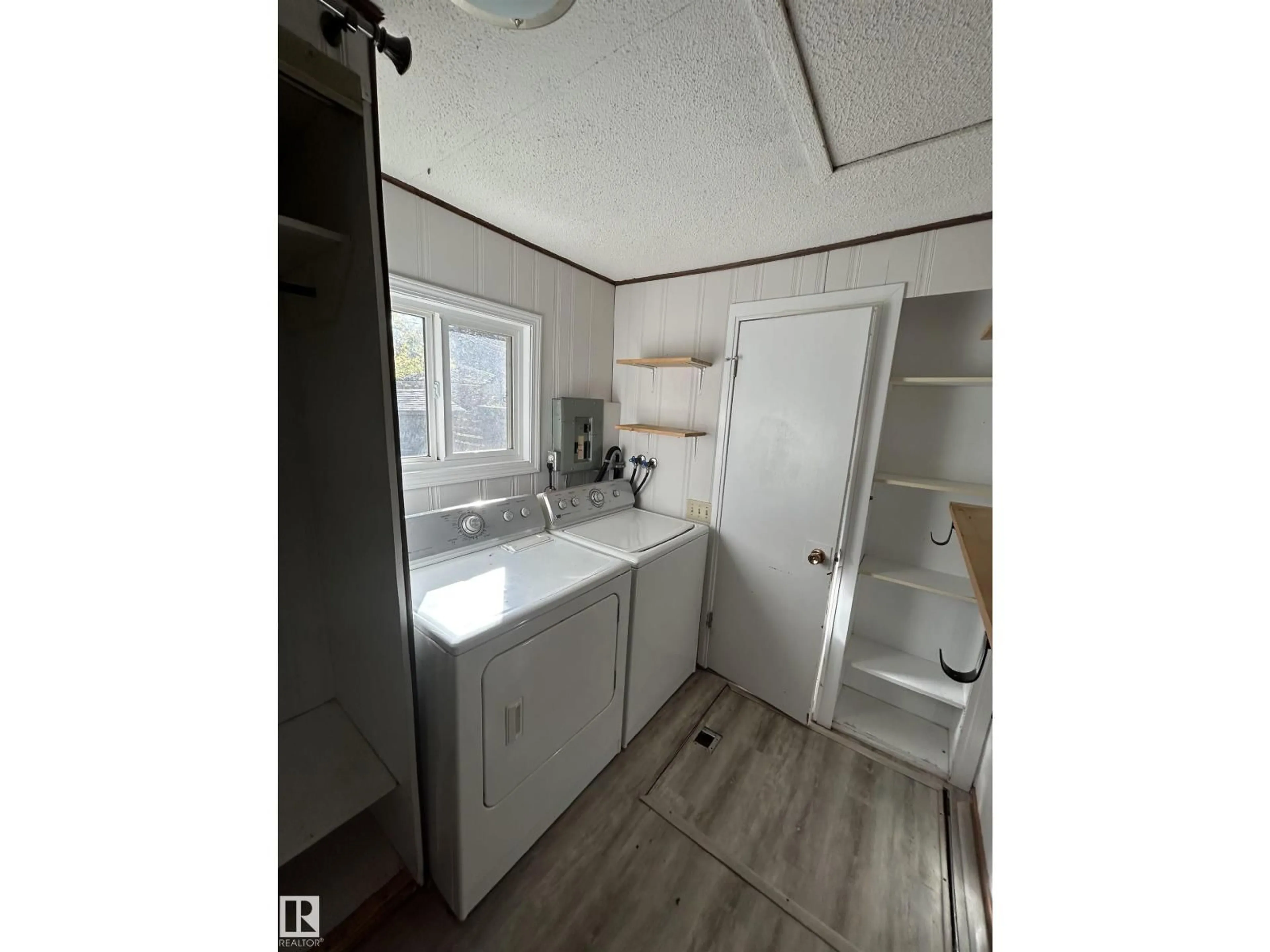 Standard kitchen, unknown for 10657 64 AV, Edmonton Alberta T6H1T1