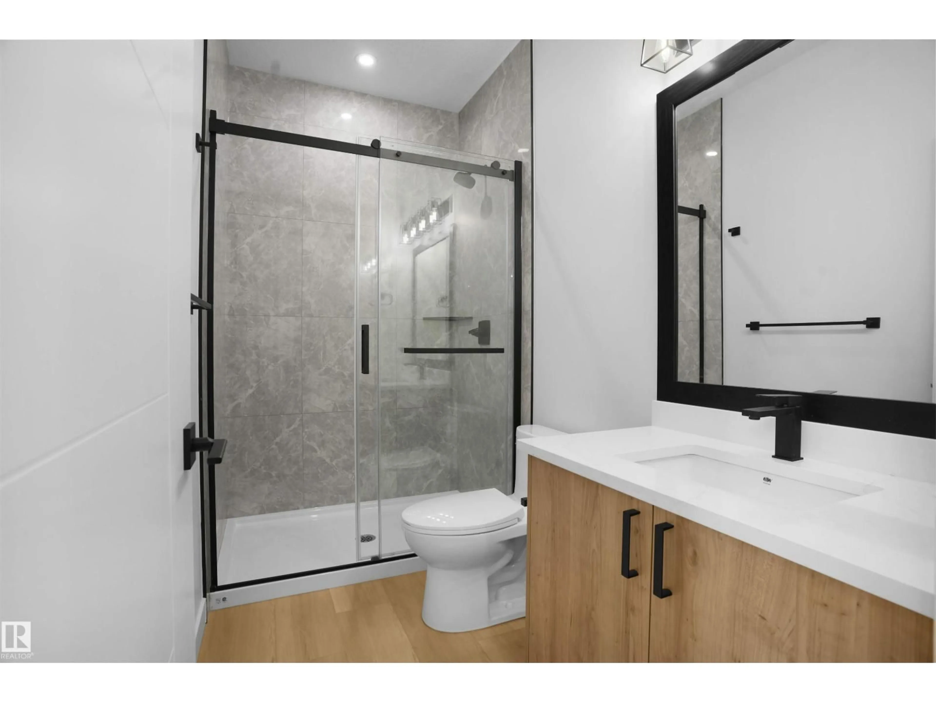Standard bathroom, ceramic/tile floor for 1419 OSPREY COURT, Edmonton Alberta T5S0H7