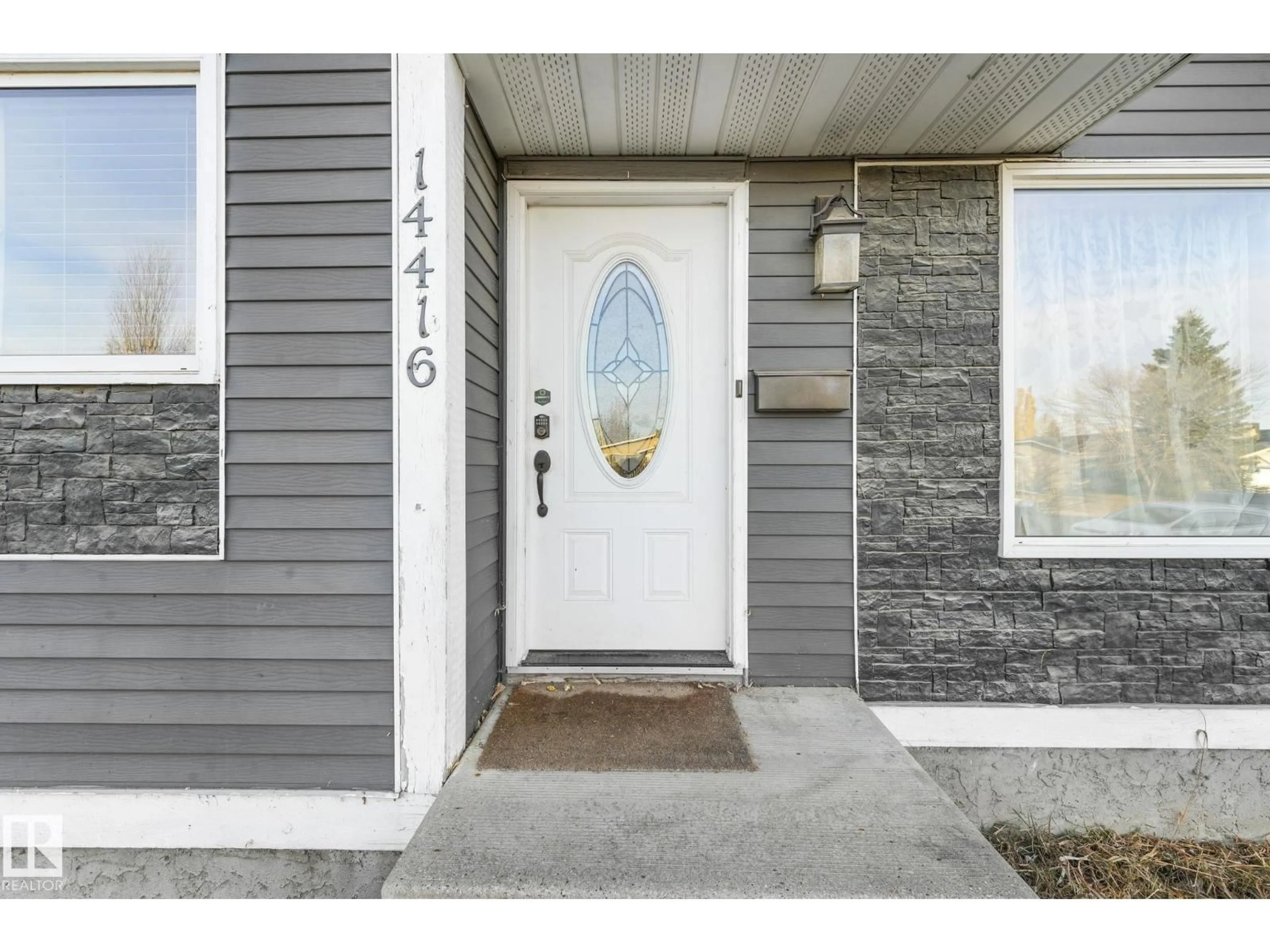 Indoor entryway for NW - 14416 31 ST, Edmonton Alberta T5Y1Y8