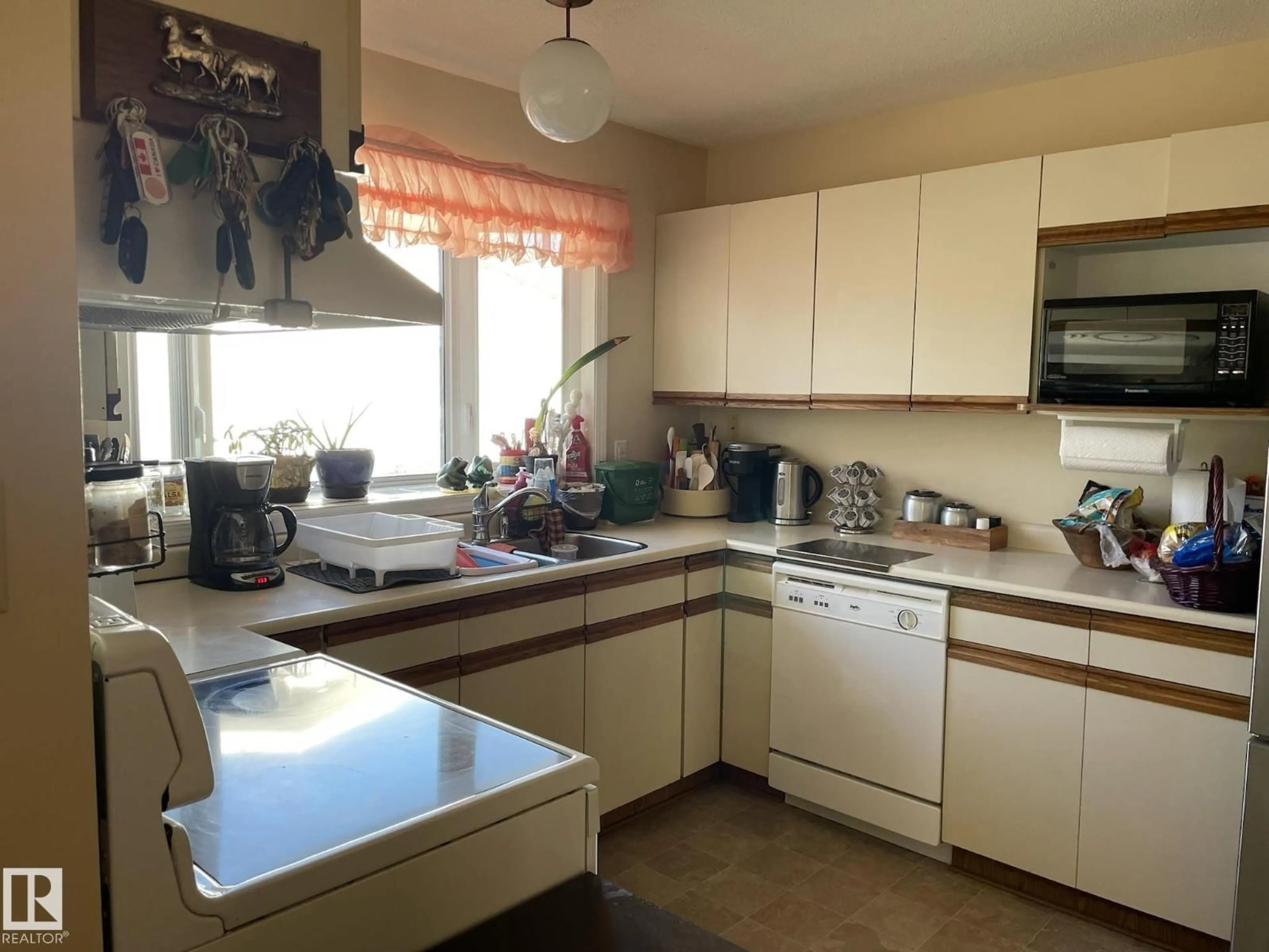 Standard kitchen, unknown for NW - 4327 114A ST, Edmonton Alberta T6J1N6