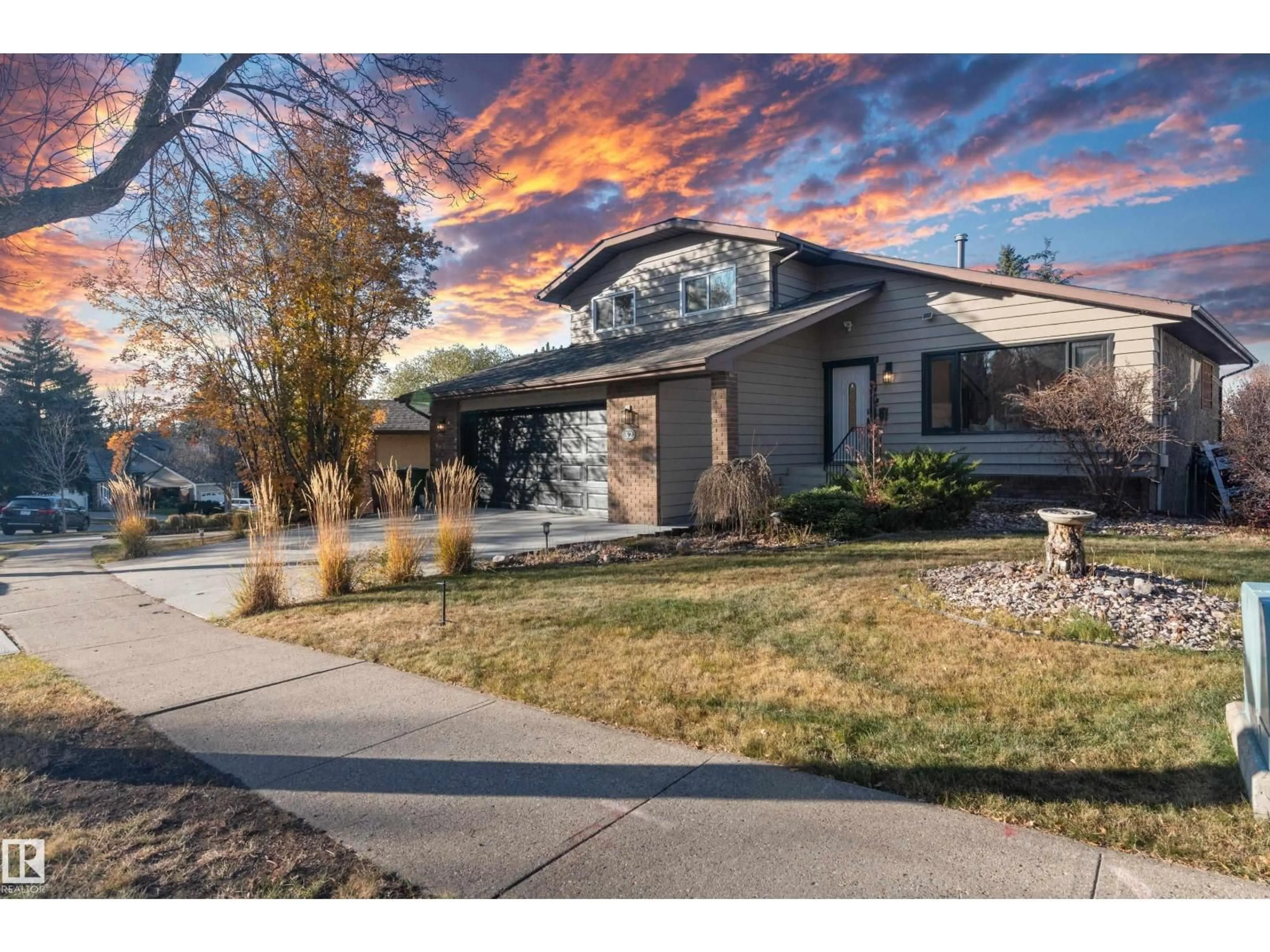 Home with brick exterior material, street for 32 WOODCREST AV, St. Albert Alberta T8N3H5