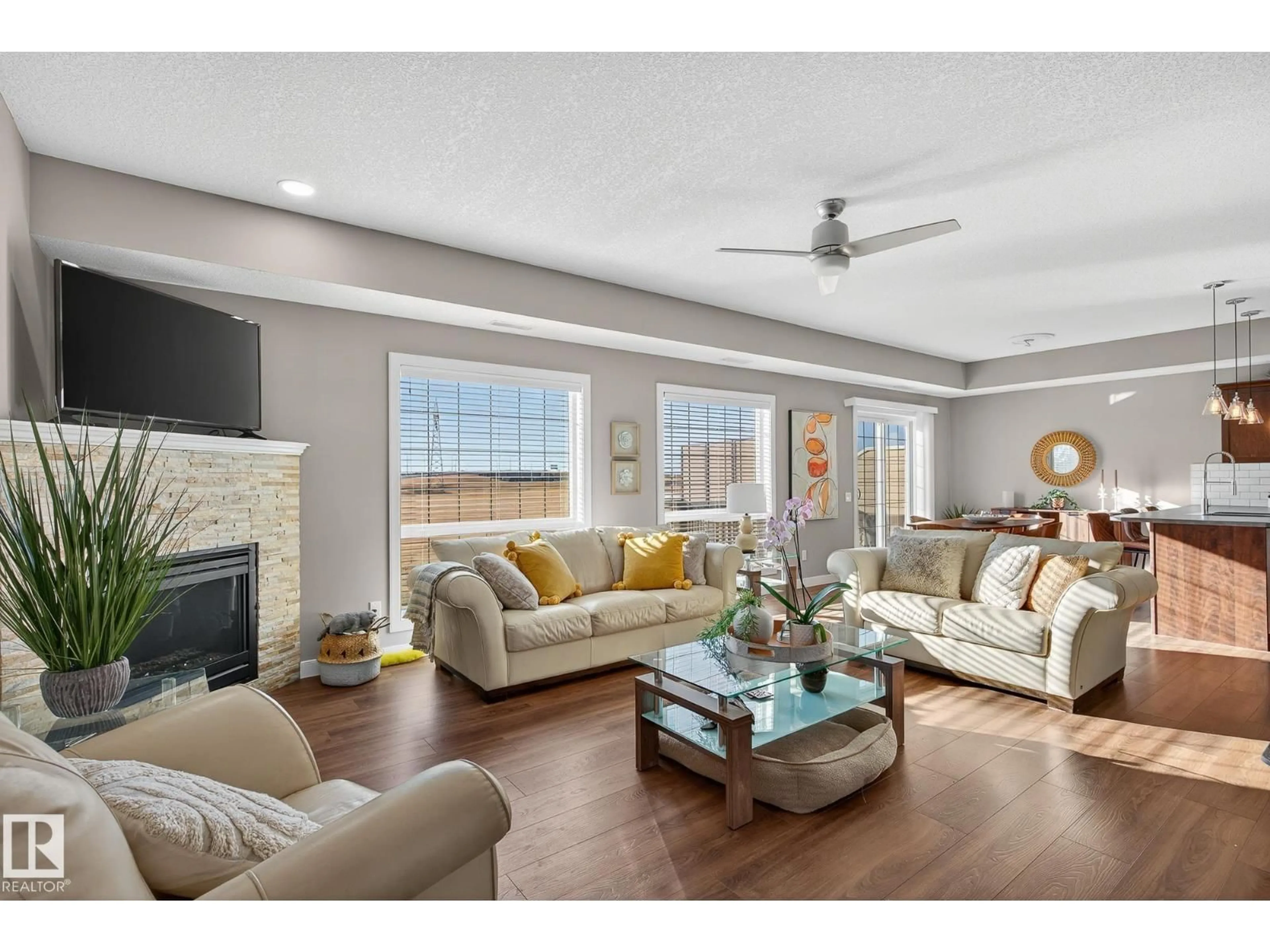 Living room with furniture, unknown for 7293 - 117 SOUTH TERWILLEGAR DR, Edmonton Alberta T6R0N5