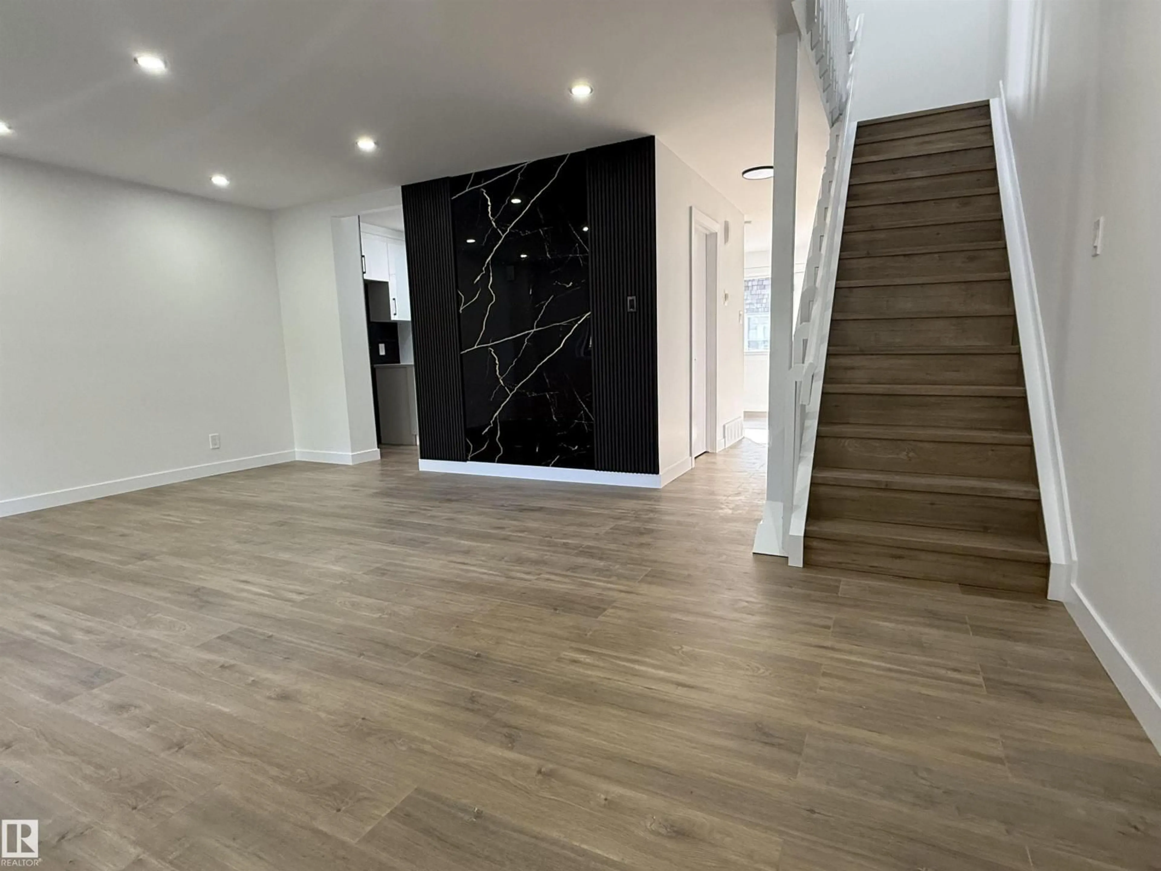 Unknown for 713 VILLAGE ON THE GREEN NW, Edmonton Alberta T5A1H2