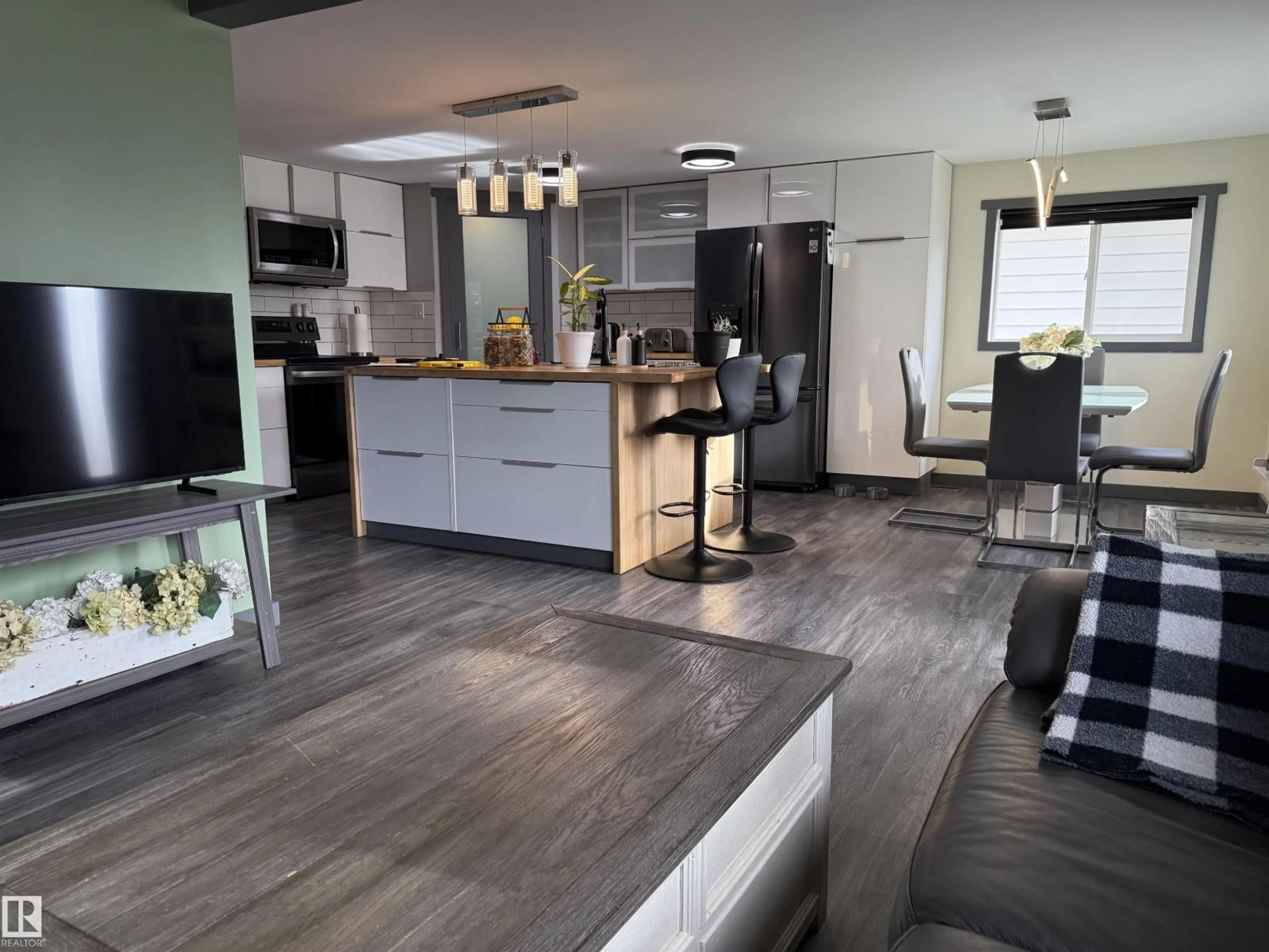 Open concept kitchen, unknown for 5514 47A AV, Wetaskiwin Alberta T9A0M1