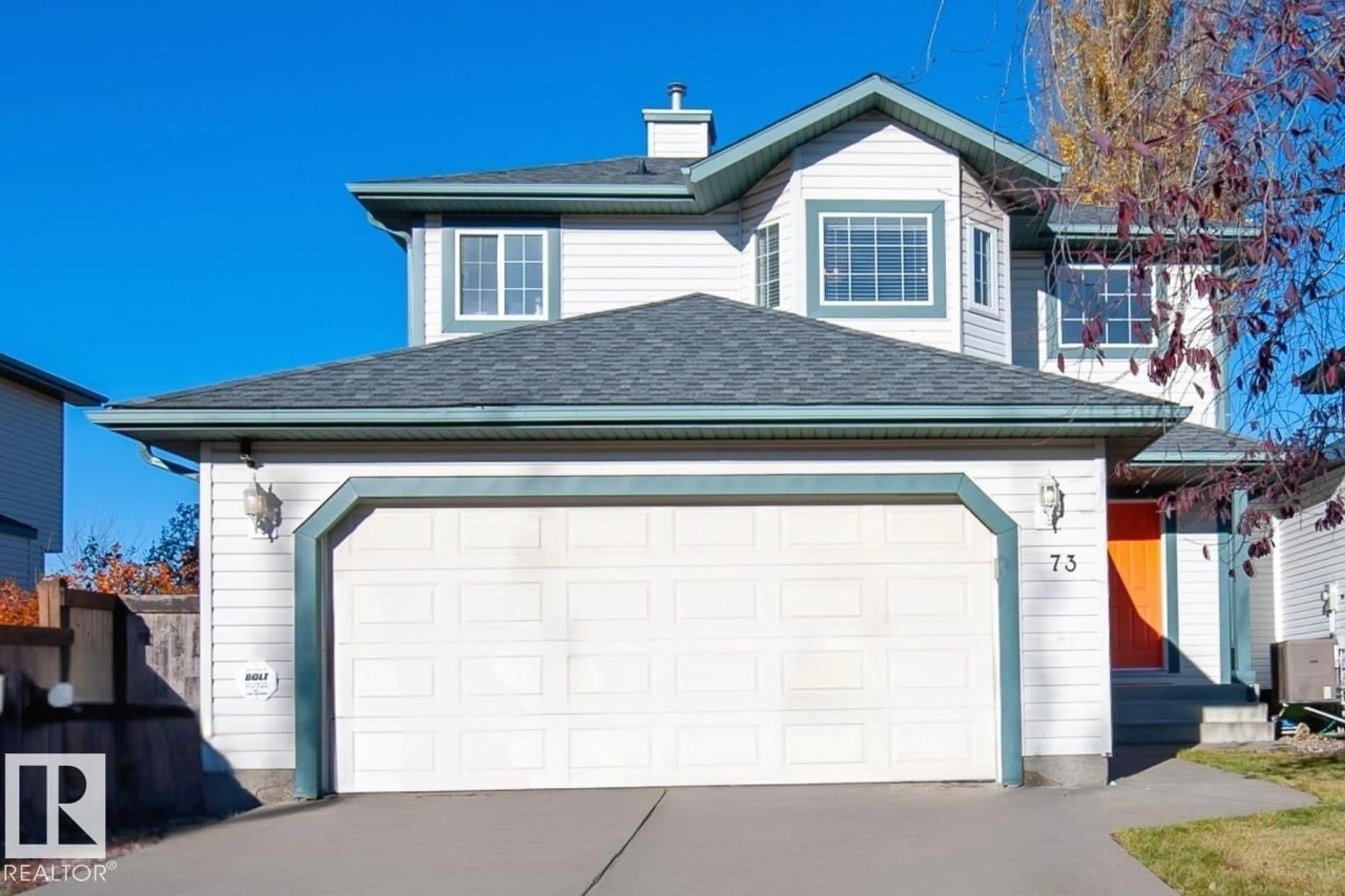 Home with vinyl exterior material, street for 73 SUNFLOWER CR, Sherwood Park Alberta T8H2M2