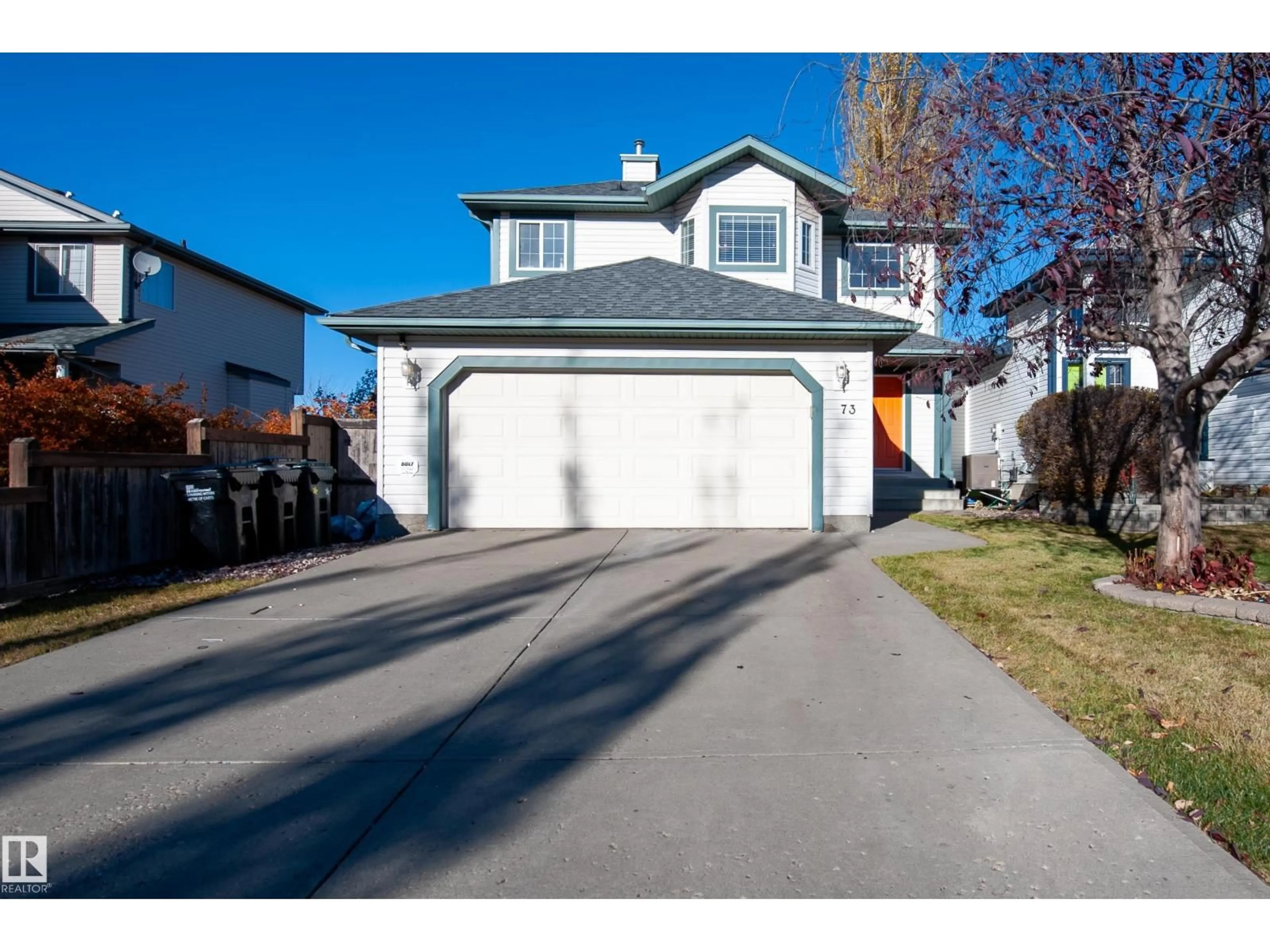 Home with vinyl exterior material, street for 73 SUNFLOWER CR, Sherwood Park Alberta T8H2M2