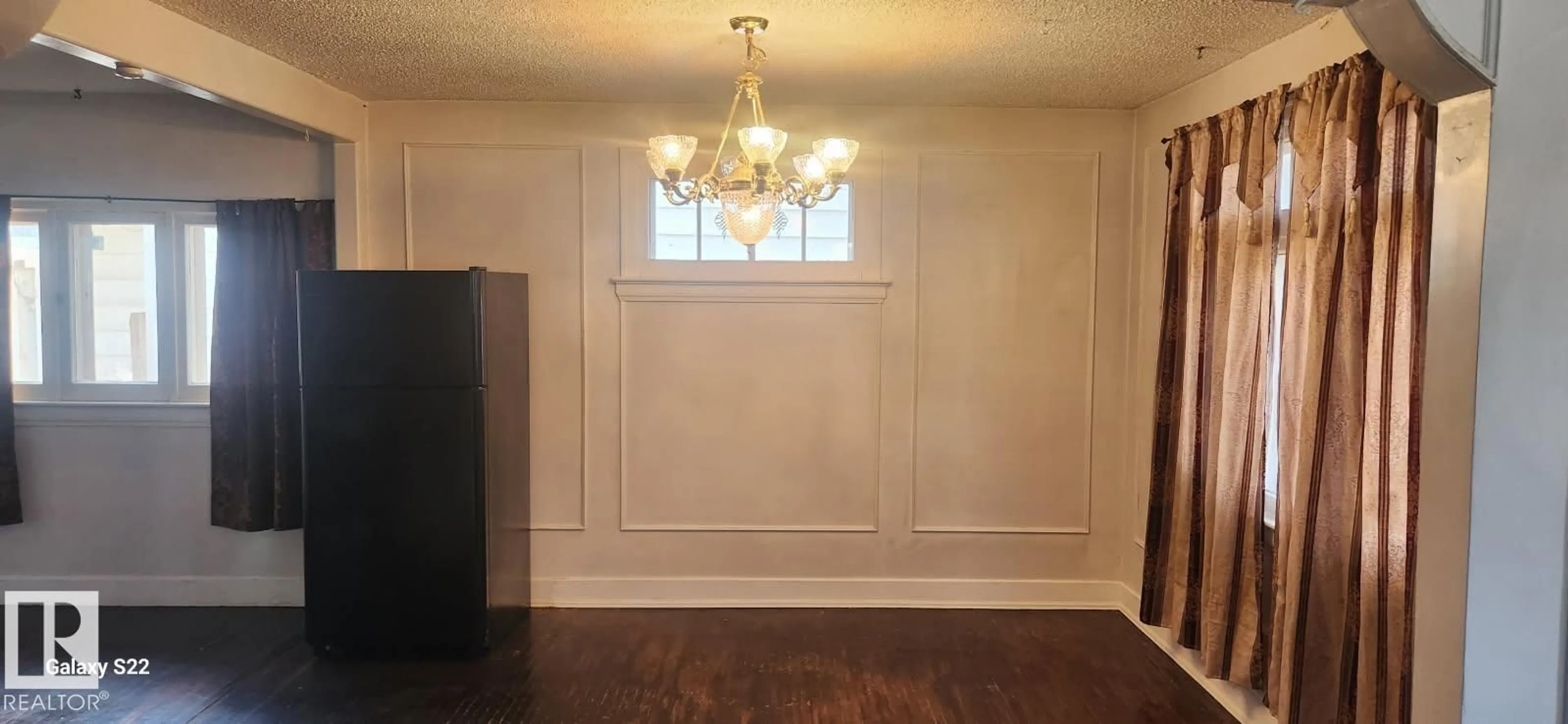 A pic of a room for NW - 11619 96 ST, Edmonton Alberta T5G1T8