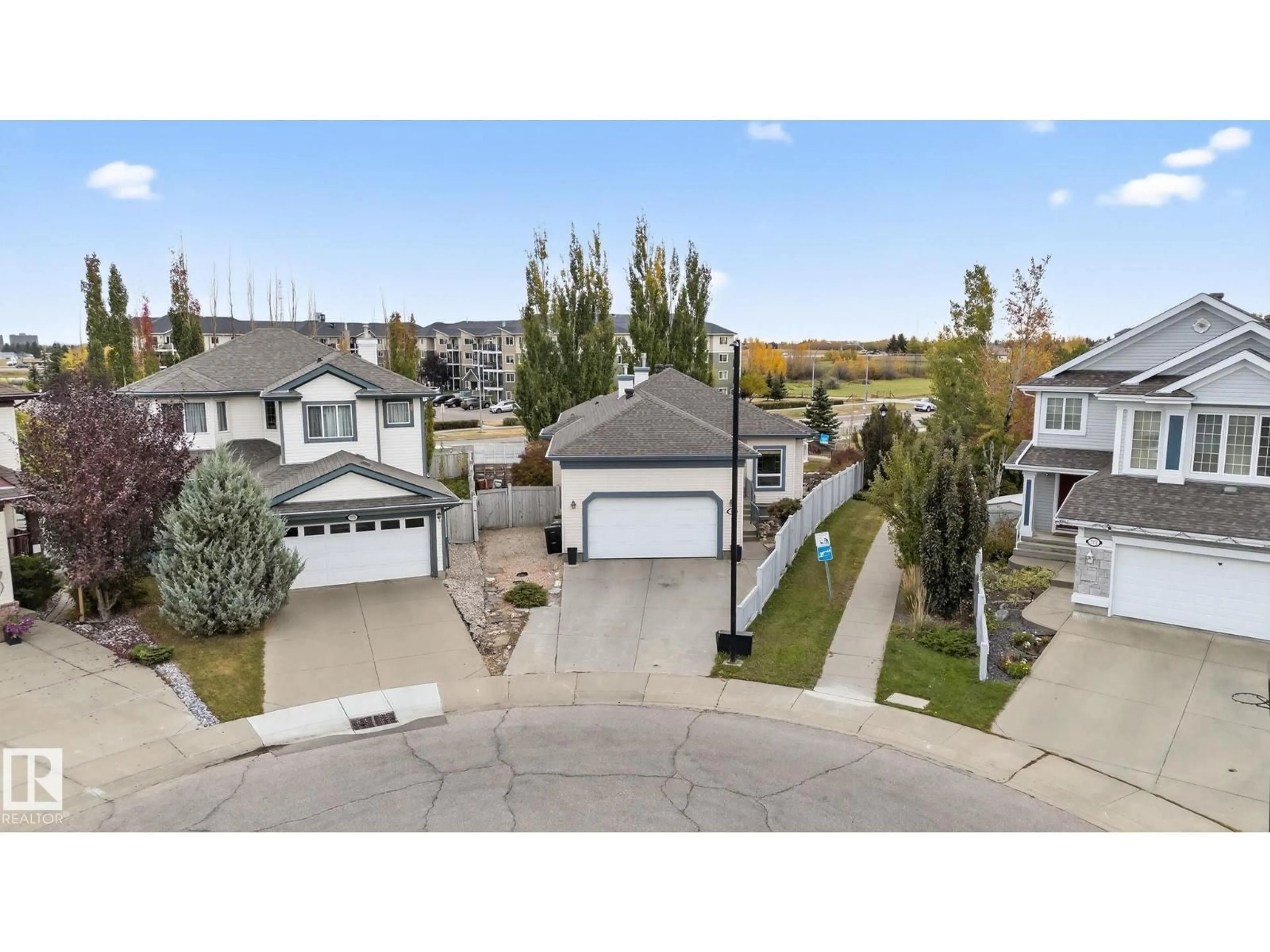 A pic from outside/outdoor area/front of a property/back of a property/a pic from drone, street for 576 GLENWRIGHT CR, Edmonton Alberta T5P4E6