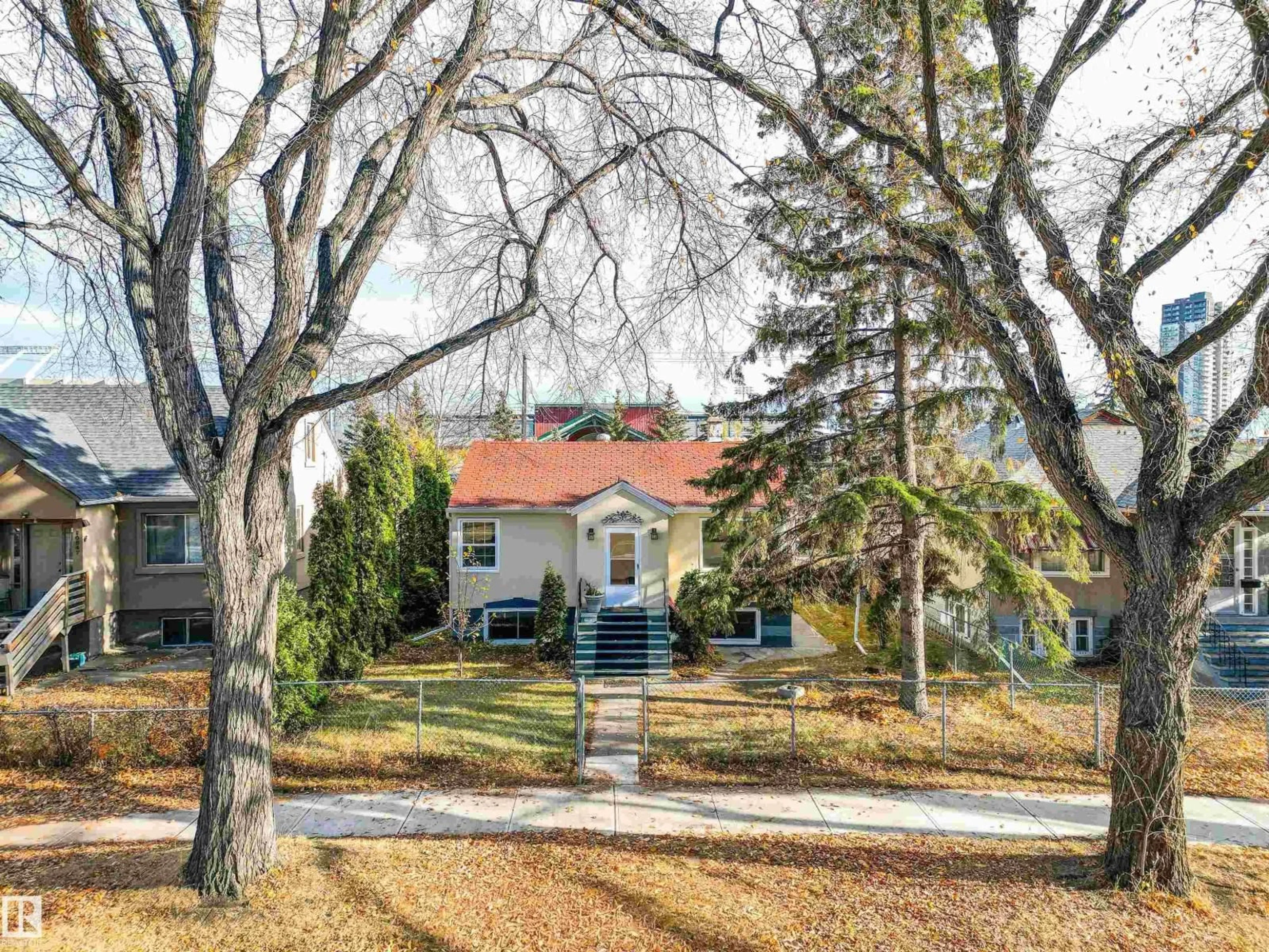 A pic from outside/outdoor area/front of a property/back of a property/a pic from drone, street for 10843 92 ST, Edmonton Alberta T5H1V9