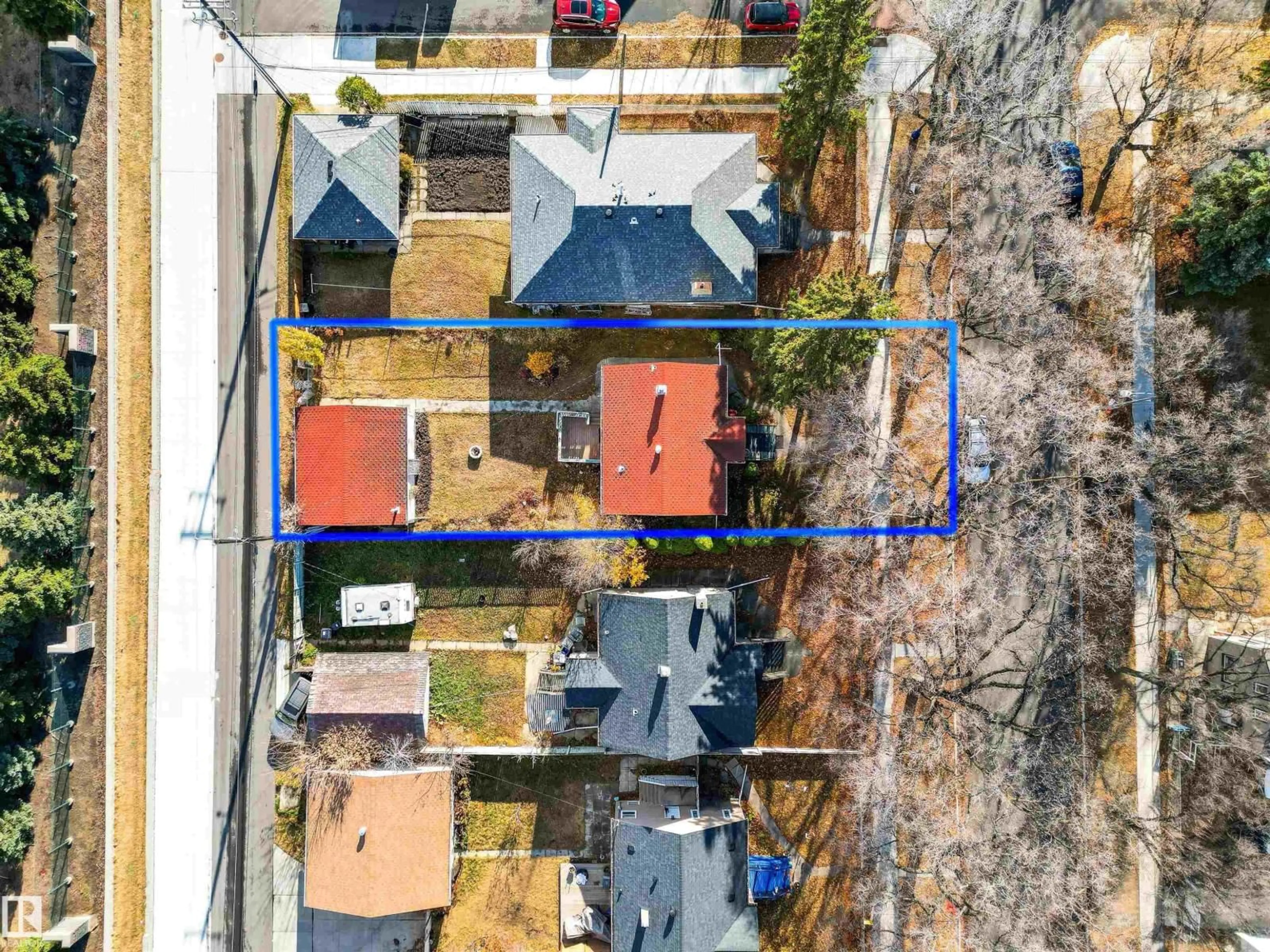A pic from outside/outdoor area/front of a property/back of a property/a pic from drone, street for 10843 92 ST, Edmonton Alberta T5H1V9