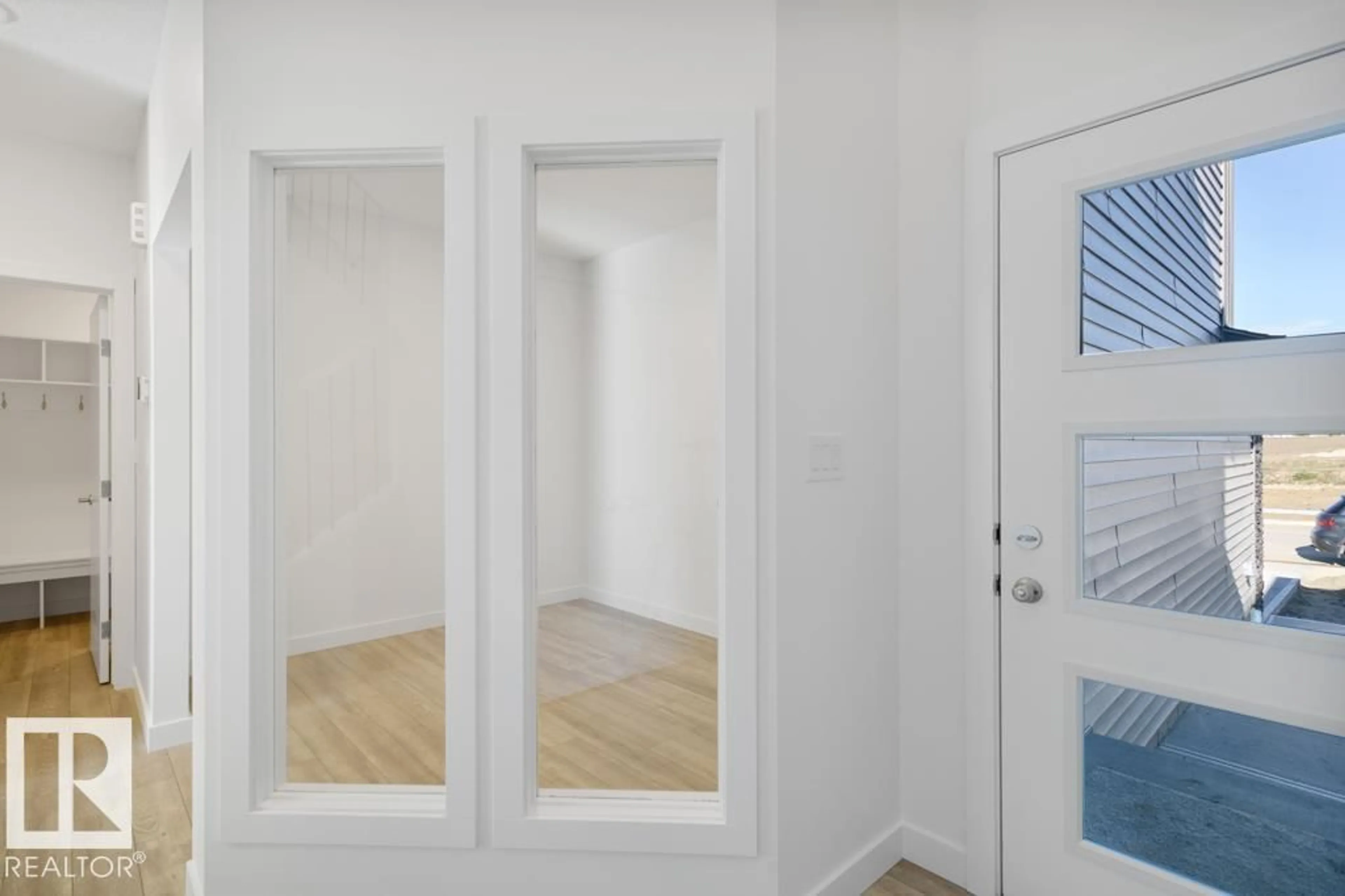Indoor entryway for 358 BLUFF COVE, Leduc Alberta T9E1S2