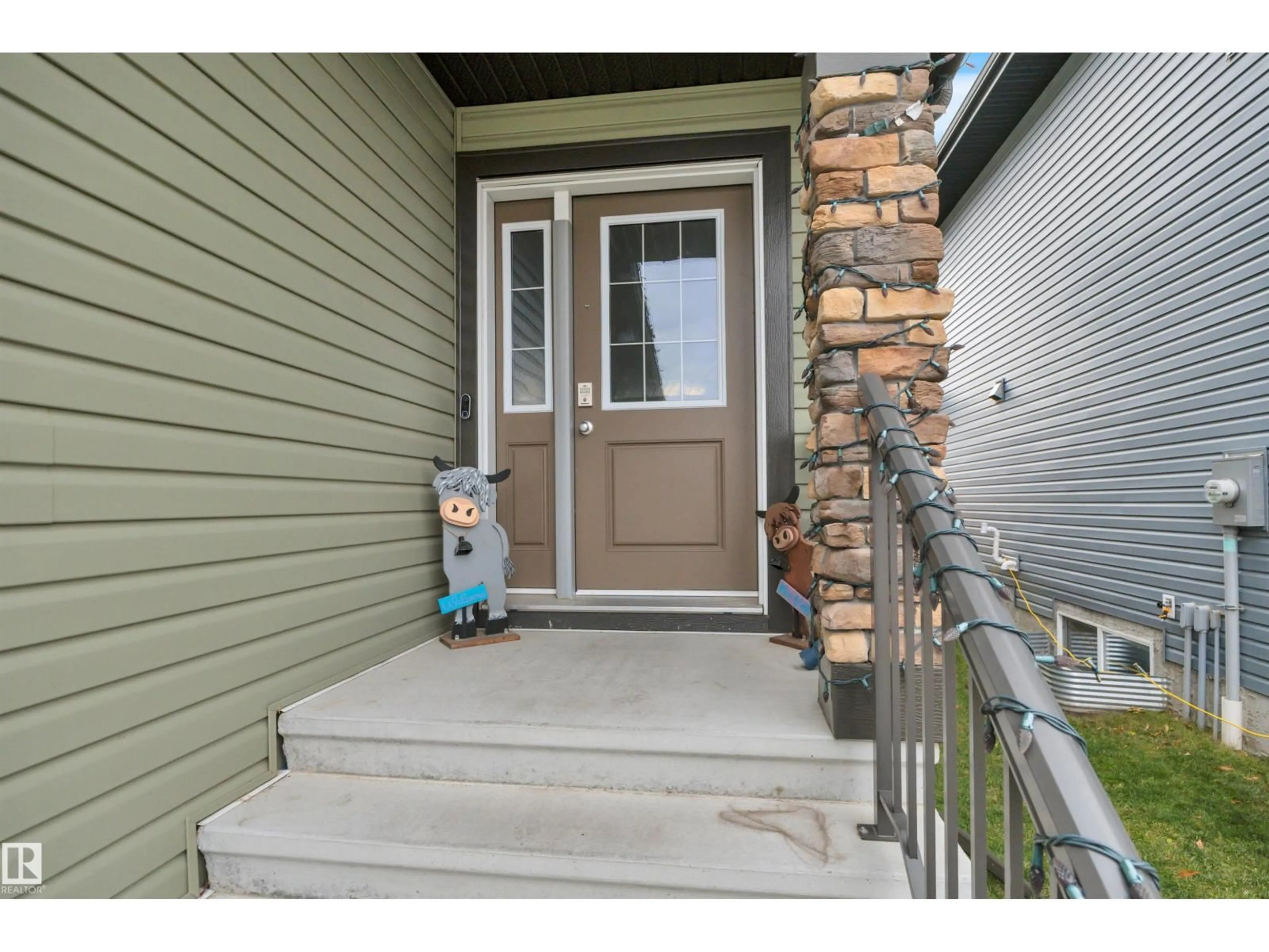 Indoor entryway for 15 ROLSTON CO, Leduc Alberta T9E1L1