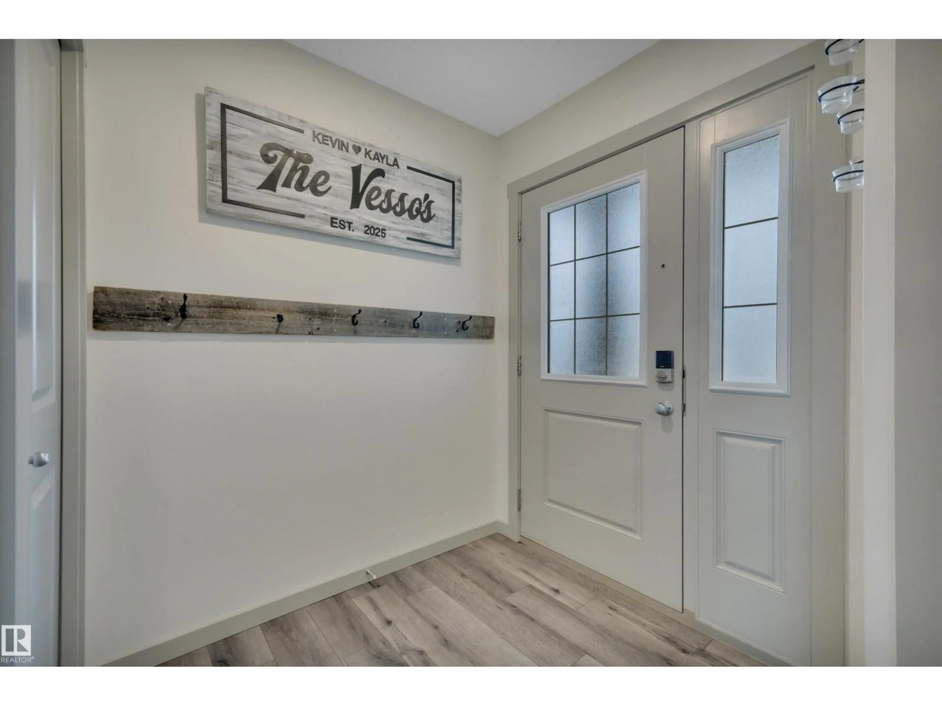 Indoor entryway for 15 ROLSTON CO, Leduc Alberta T9E1L1