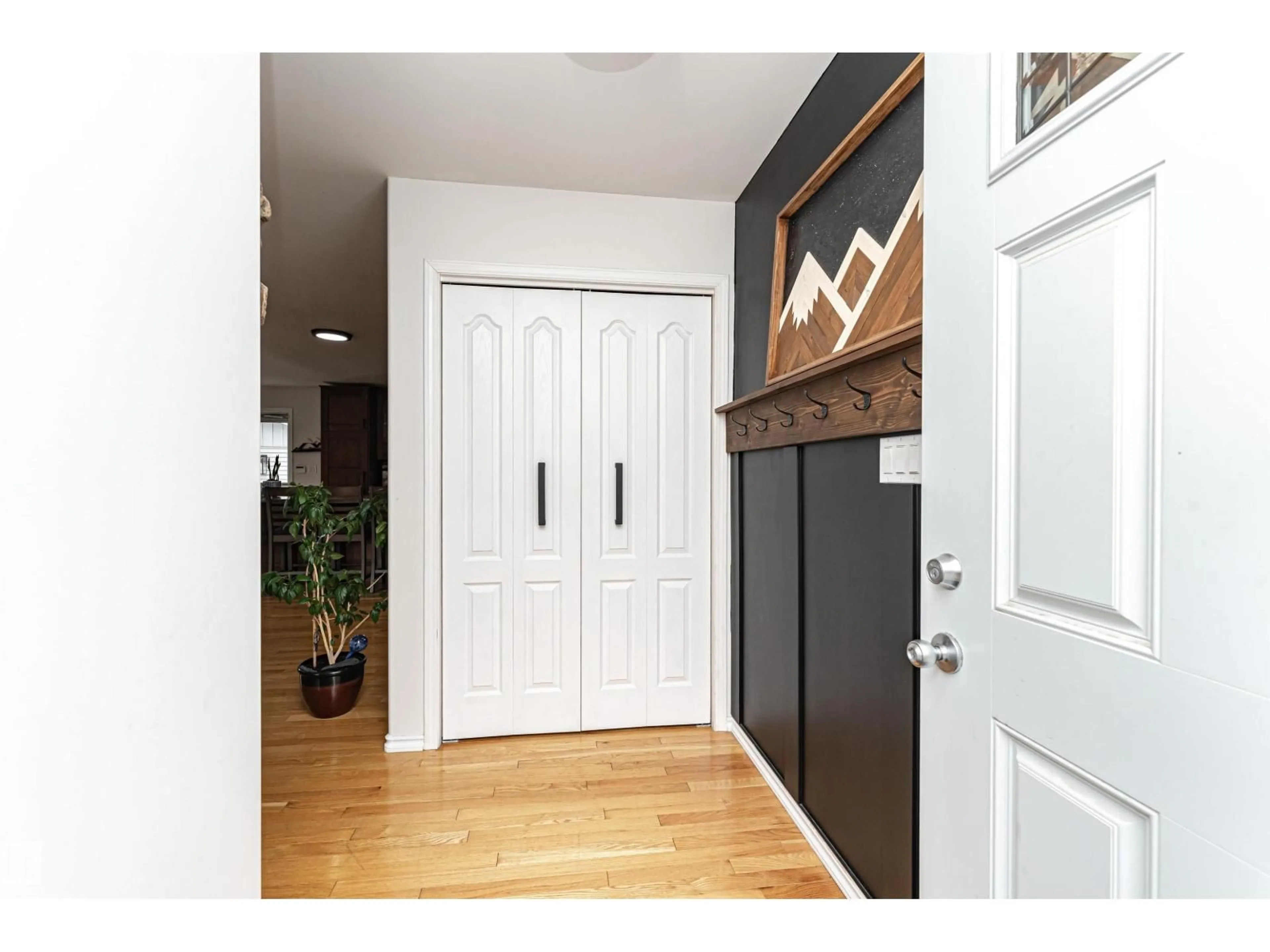 Indoor entryway for 4 ADRIAN PL, St. Albert Alberta T8N2Z3