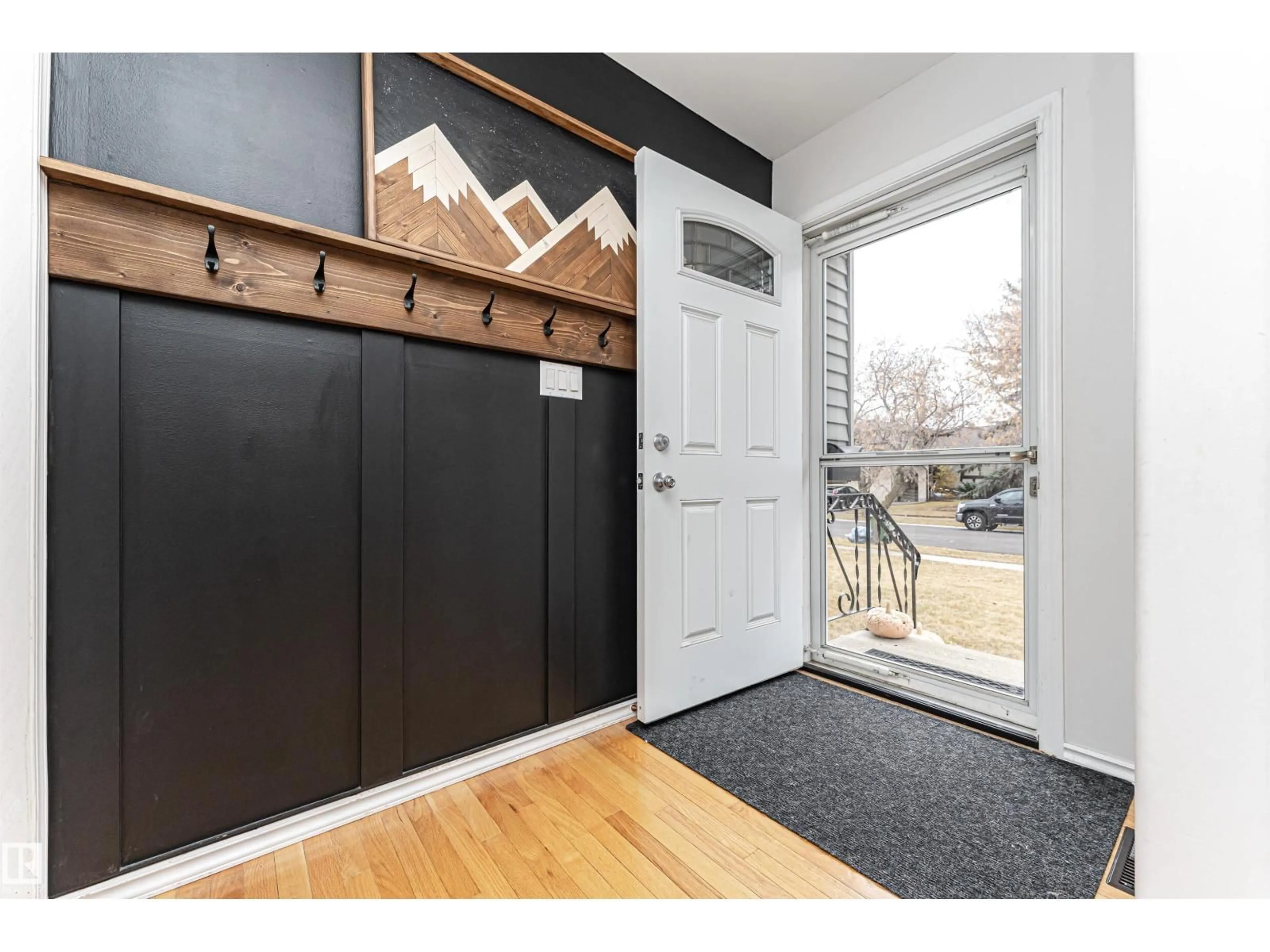 Indoor entryway for 4 ADRIAN PL, St. Albert Alberta T8N2Z3