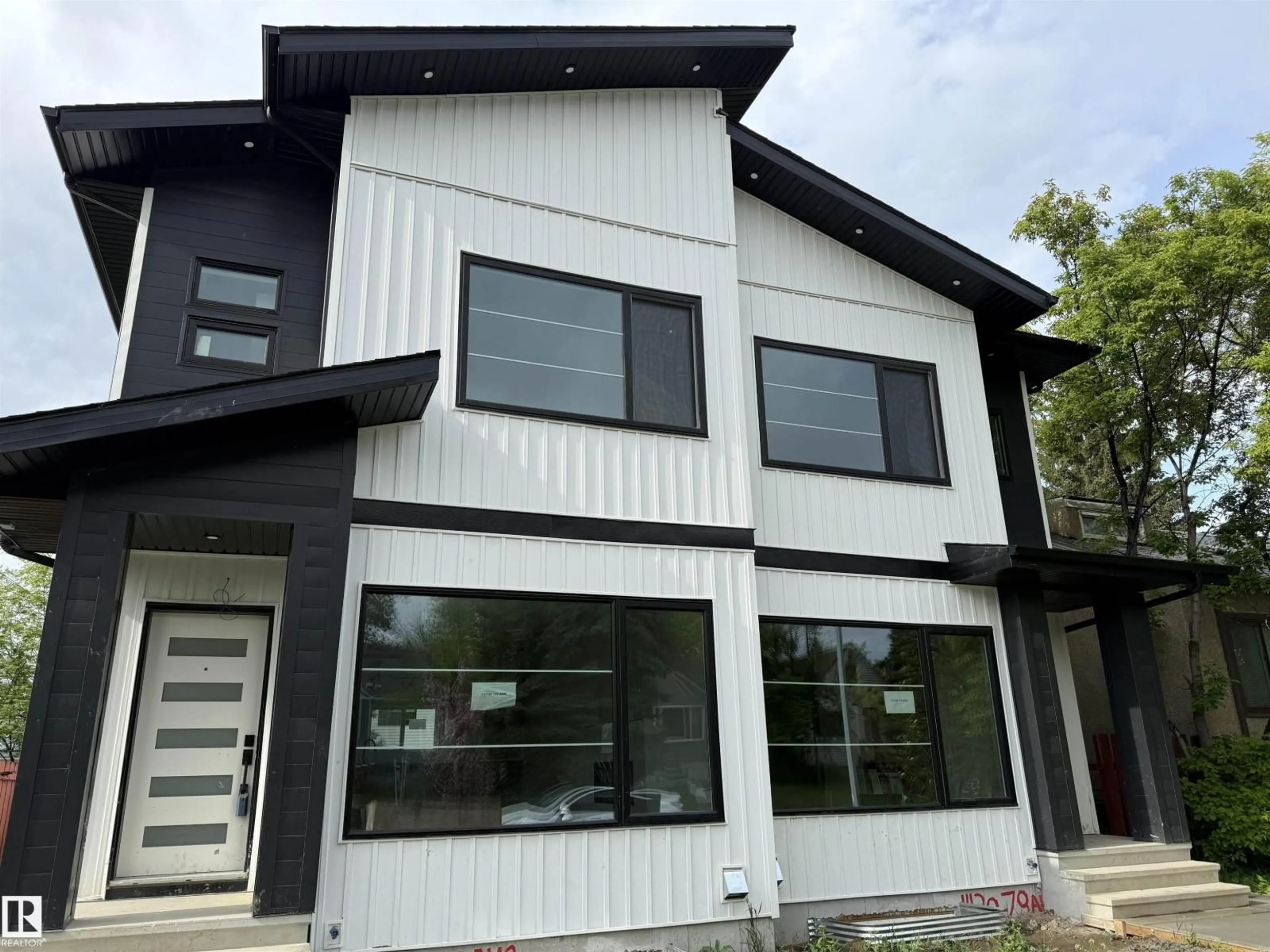 Home with vinyl exterior material, building for 11132 72 AV, Edmonton Alberta T6G0B2