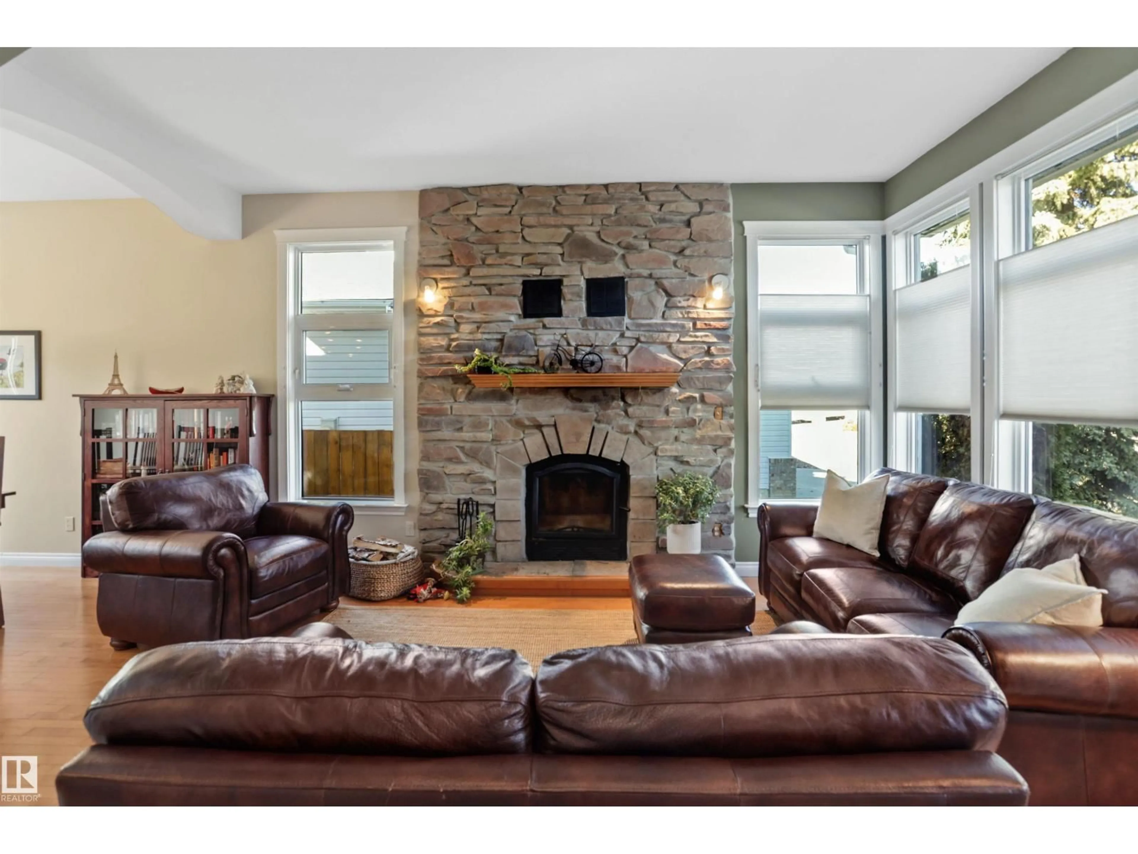 Living room with furniture, unknown for 1433 HIGHWOOD BV, Devon Alberta T9G2E9