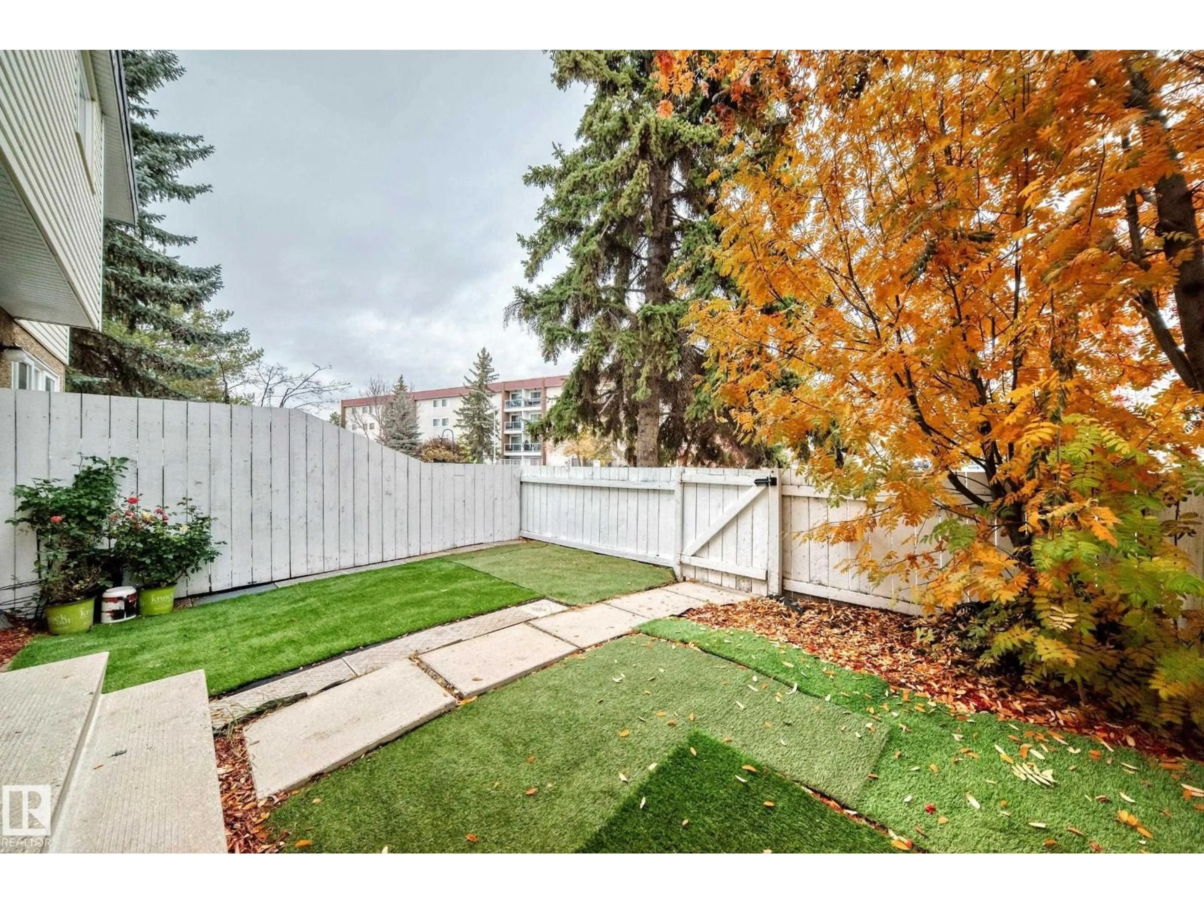 Patio, unknown for 119 16340 109 ST NW, Edmonton Alberta T5X2T4