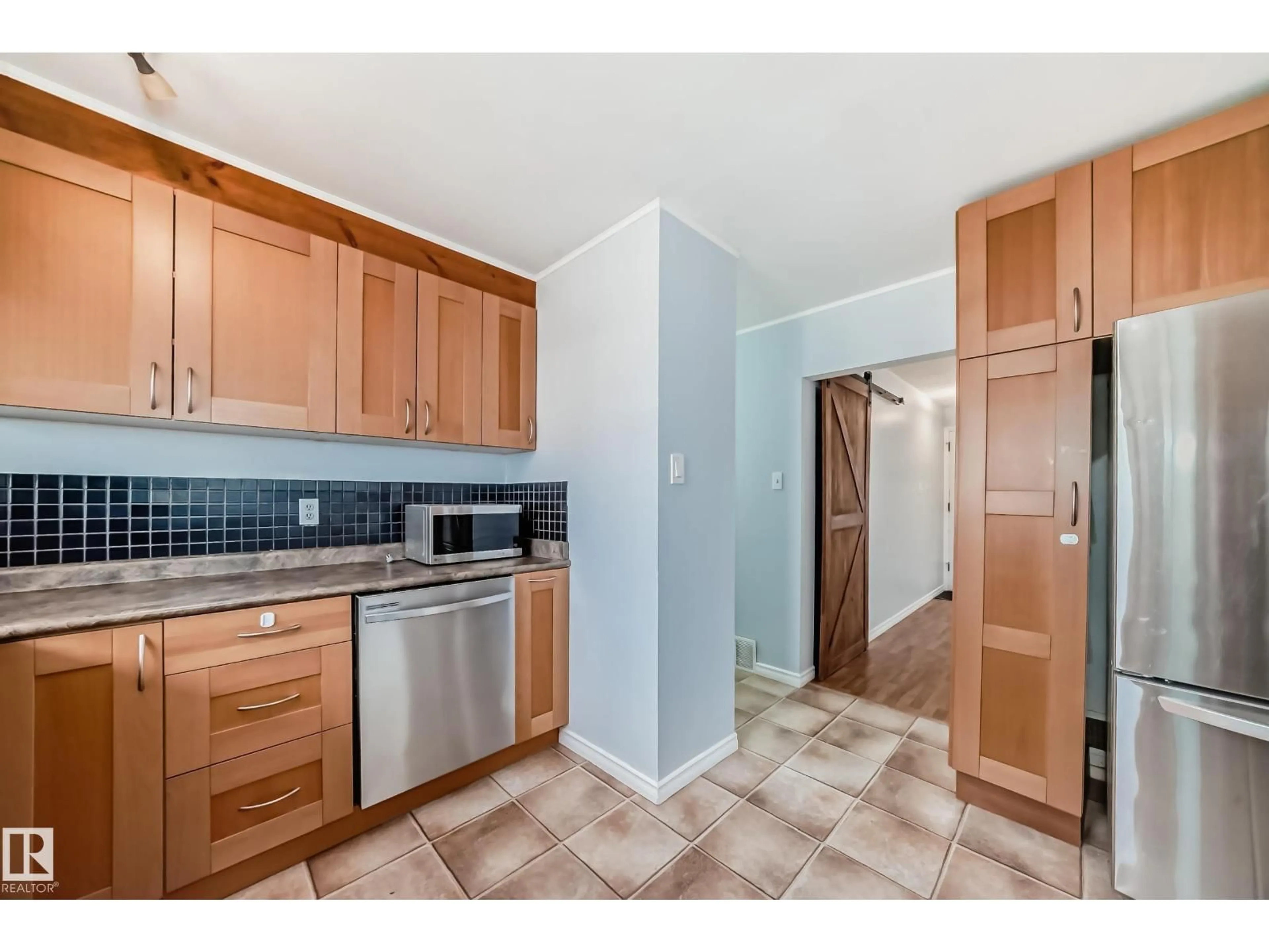 Standard kitchen, ceramic/tile floor for 12 GRANITE AV, St. Albert Alberta T8N0V4